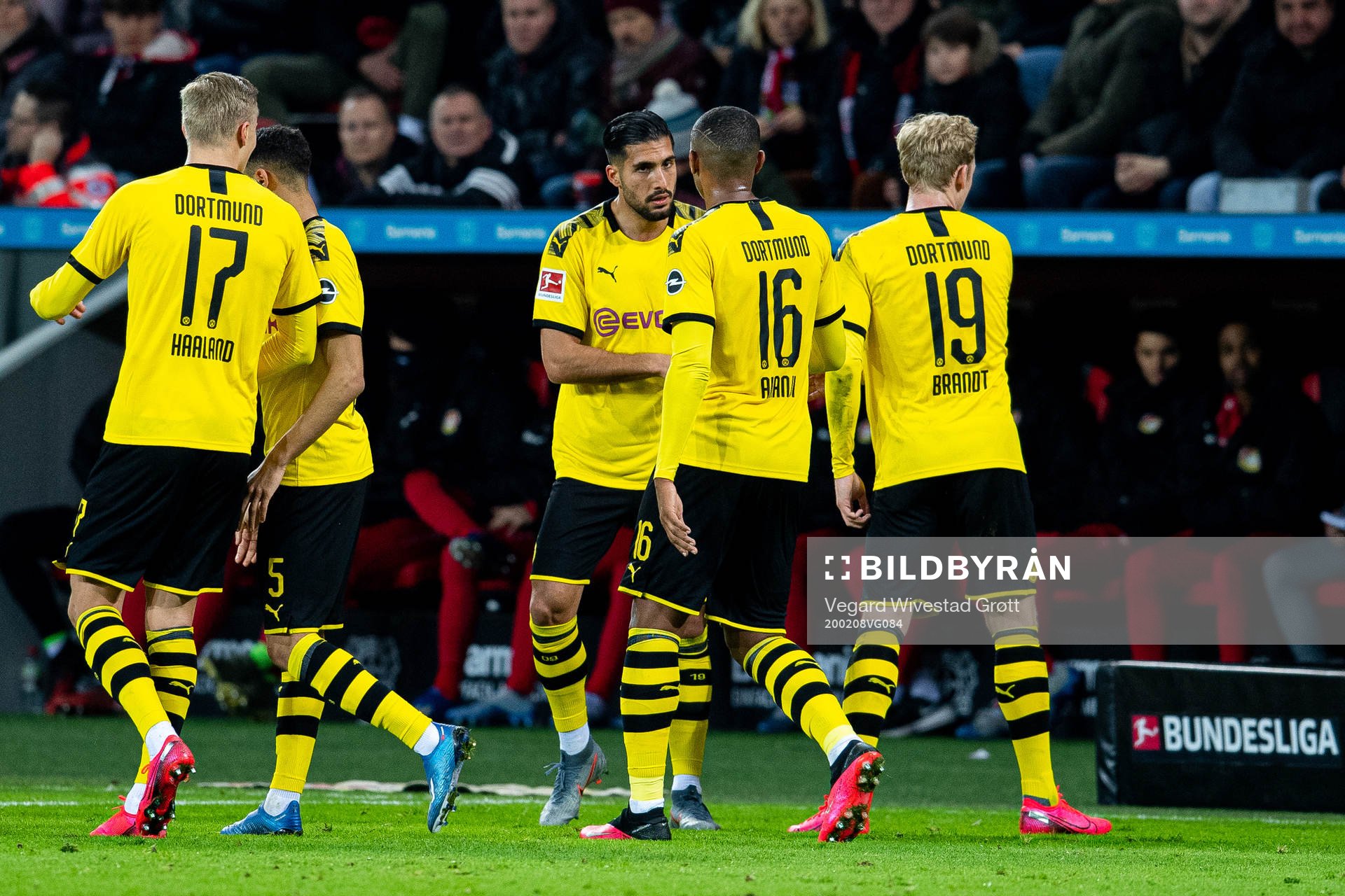 Emre Can of Borussia Dortmund celebrates with teammates