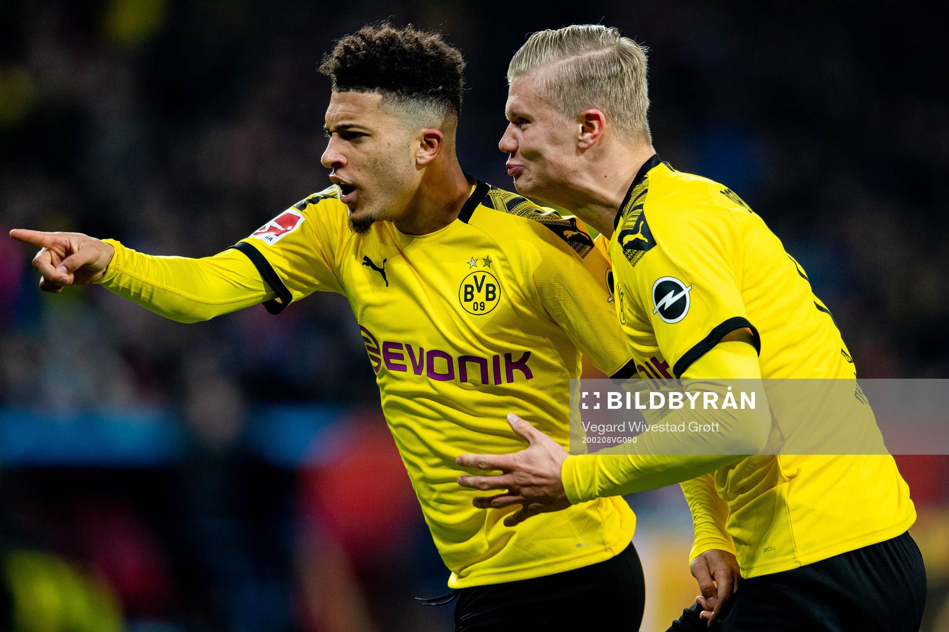 Jadon Sancho of Borussia Dortmund celebrates with teammate