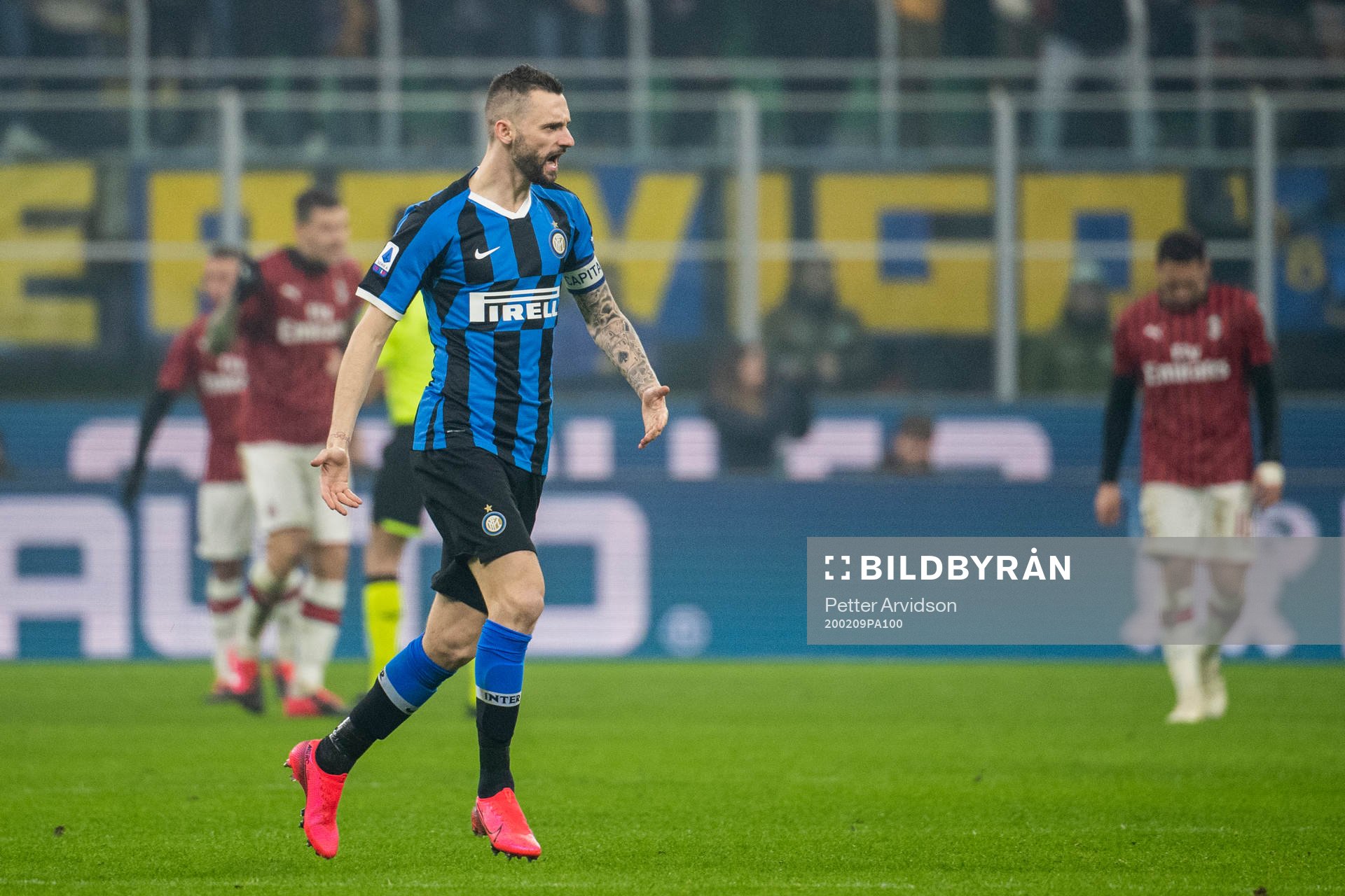 Marcelo Brozovic of Inter celebrates