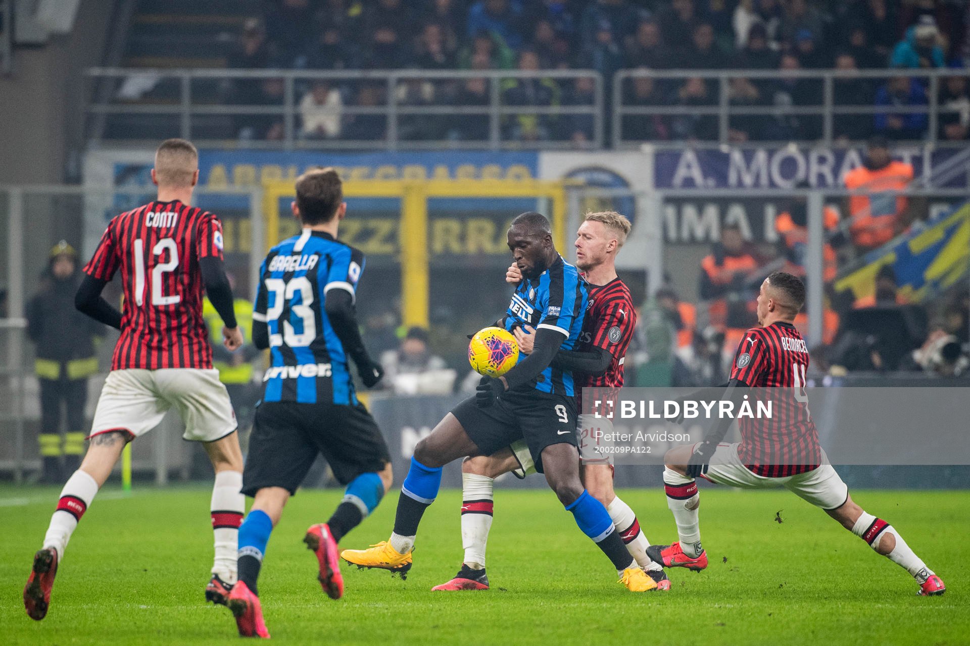 Romelu Lukaku of Inter against Simon Kjaer of Milan