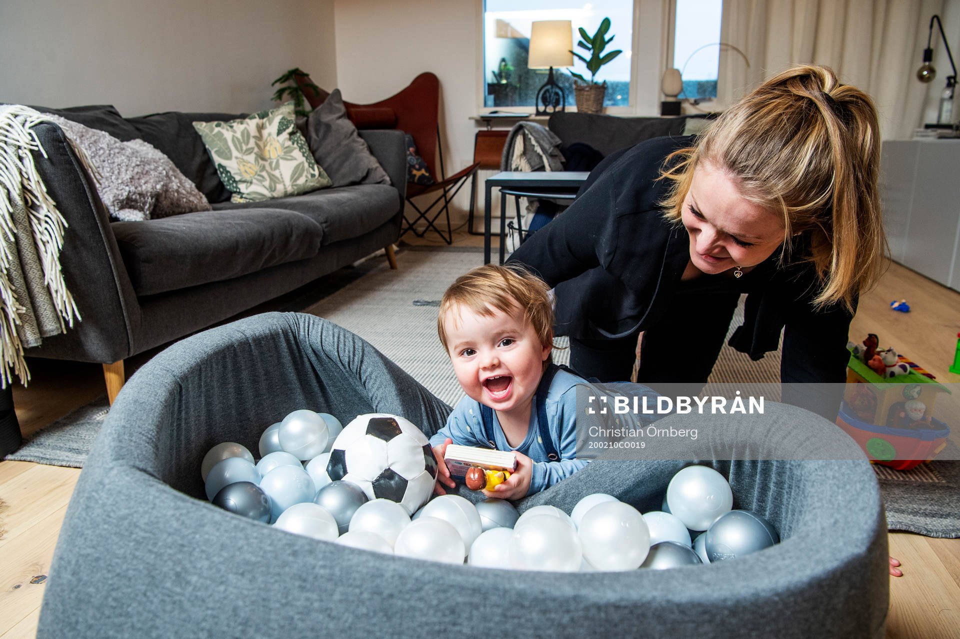 Hilda Carlén var landslagsmålvakt i fotboll men valde familjelivet. Hemma med sonen den 10 februari 2020 i Tygelsjö.