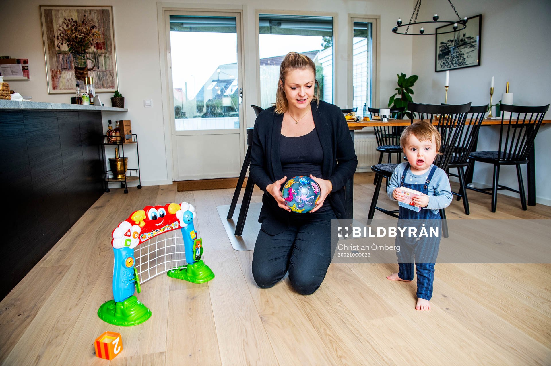 Hilda Carlén var landslagsmålvakt i fotboll men valde familjelivet. Hemma med sonen den 10 februari 2020 i Tygelsjö.