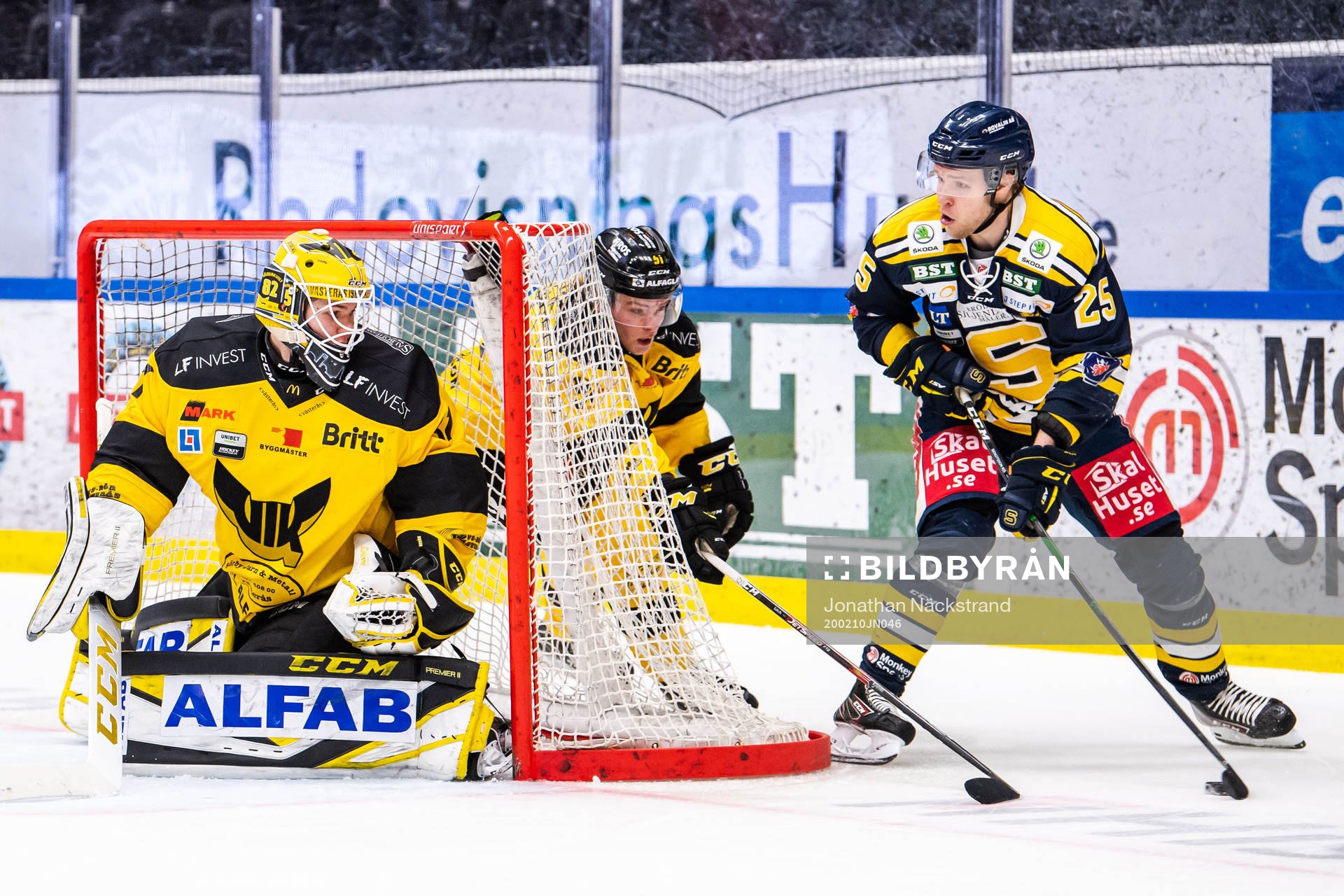 Västerås målvakt Jesper Myrenberg och Södertäljes