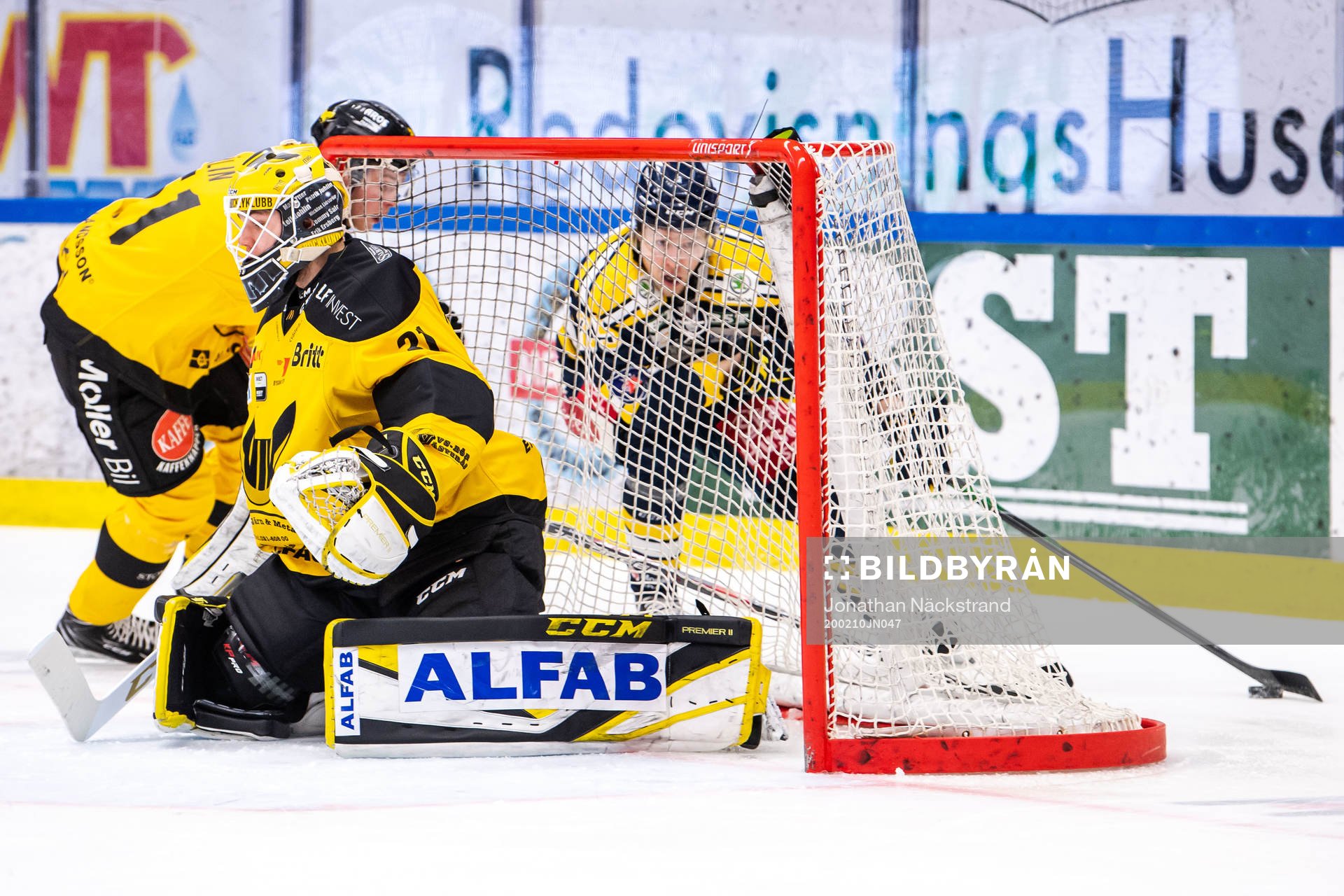 Västerås målvakt Jesper Myrenberg och Södertäljes