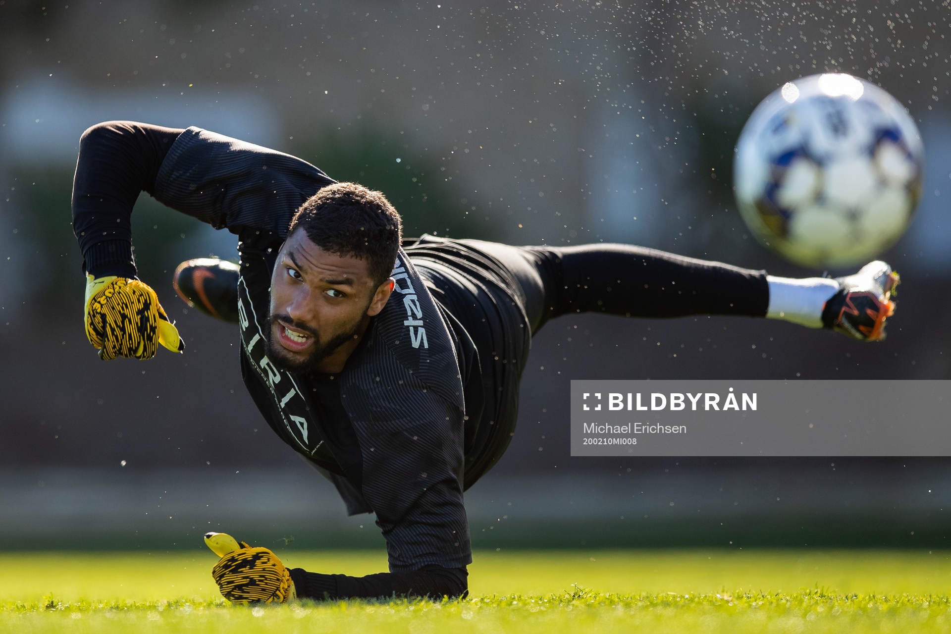 Häckens målvakt Jonathan Rasheed