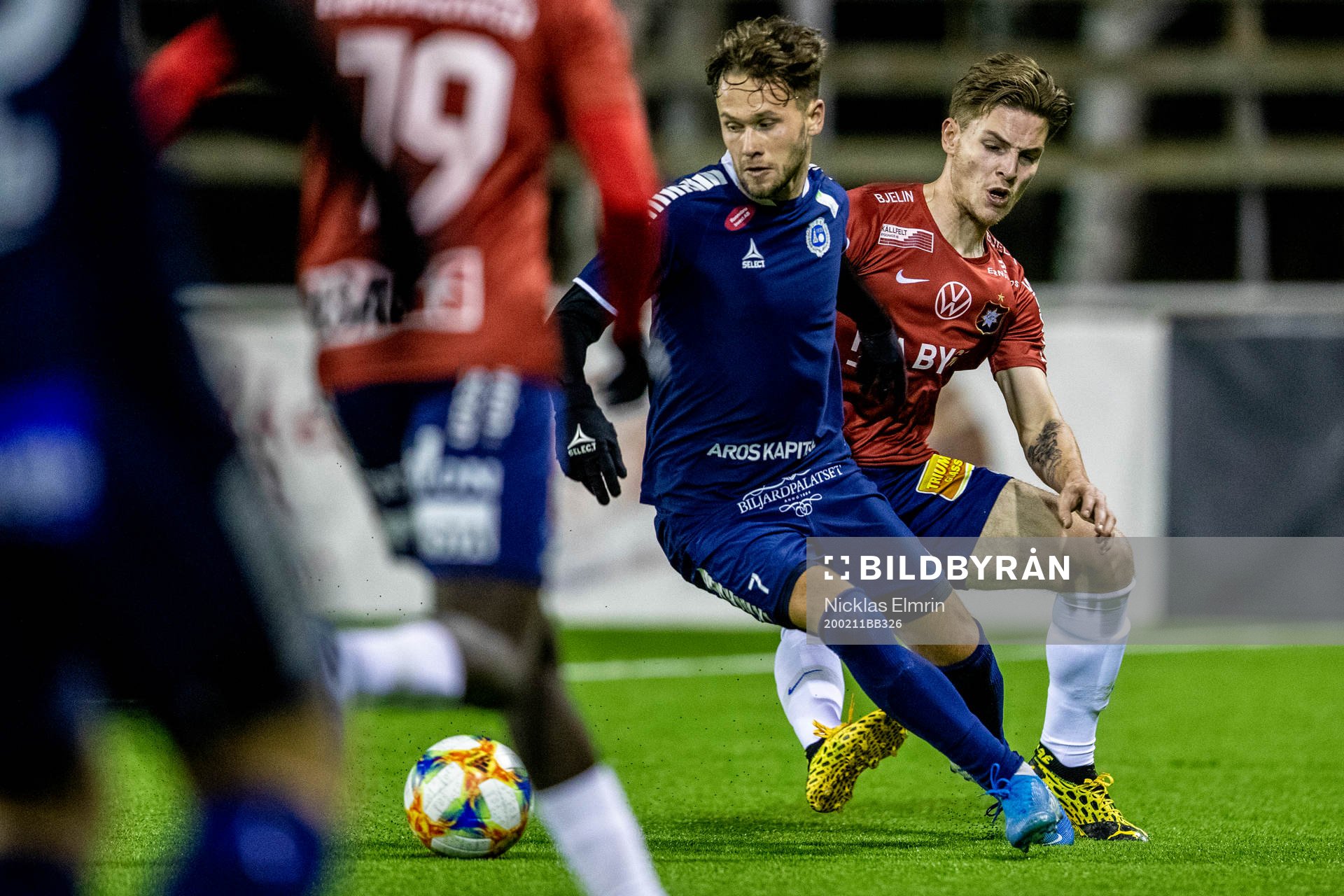 Örgrytes Samuel Ohlsson mot Utsiktens Andreas Öhman under träningsmatchen i fotboll mellan Utsikten och Örgryte den 11 februari i 2020 i Göteborg.