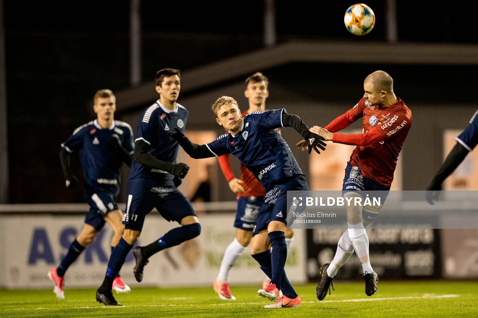 Utsiktens Andreas Öhman mot Örgrytes Hannes Sahlin under träningsmatchen i fotboll mellan Utsikten och Örgryte den 11 februari i 2020 i Göteborg.