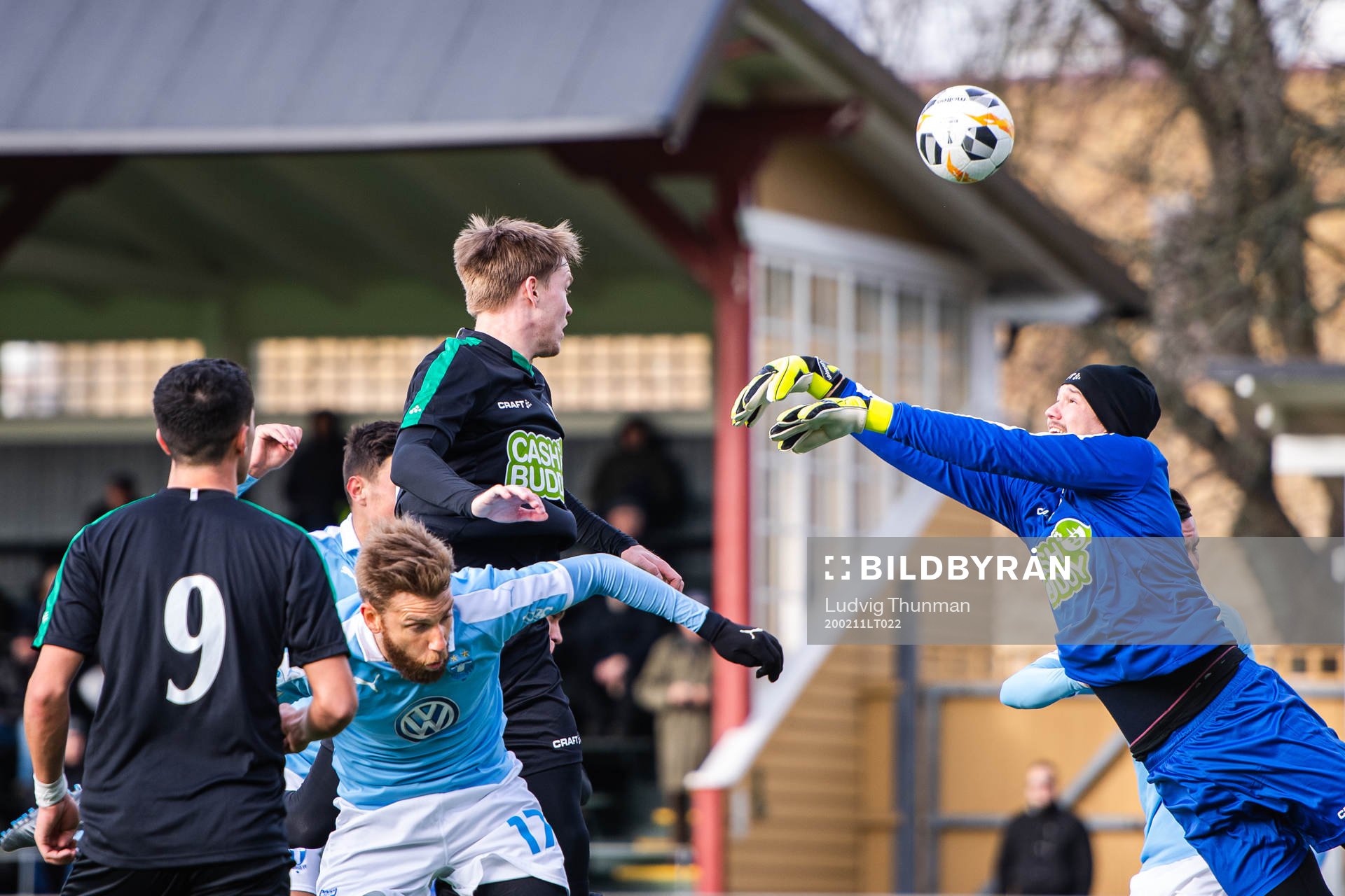 Malmö FFs Rasmus Bengtsson oroar framför Varbergs