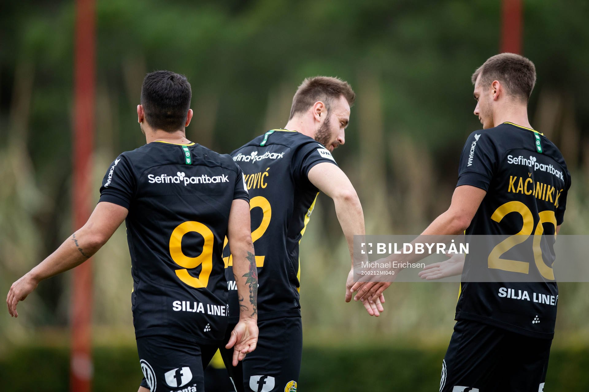 Alexander Kacaniklic celebrate with Paulinho and Muamer
