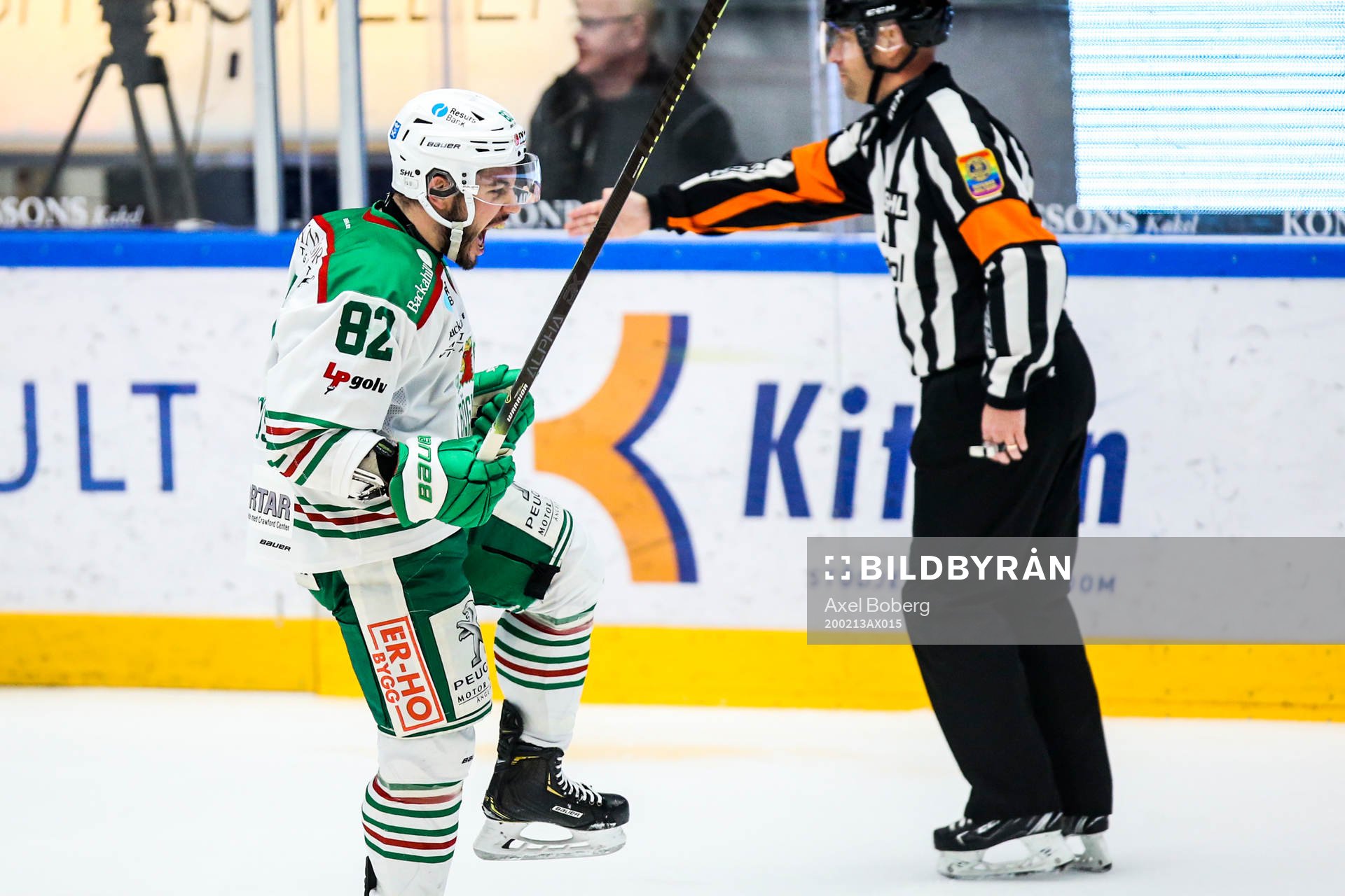 Rögles Chris Desousa jublar