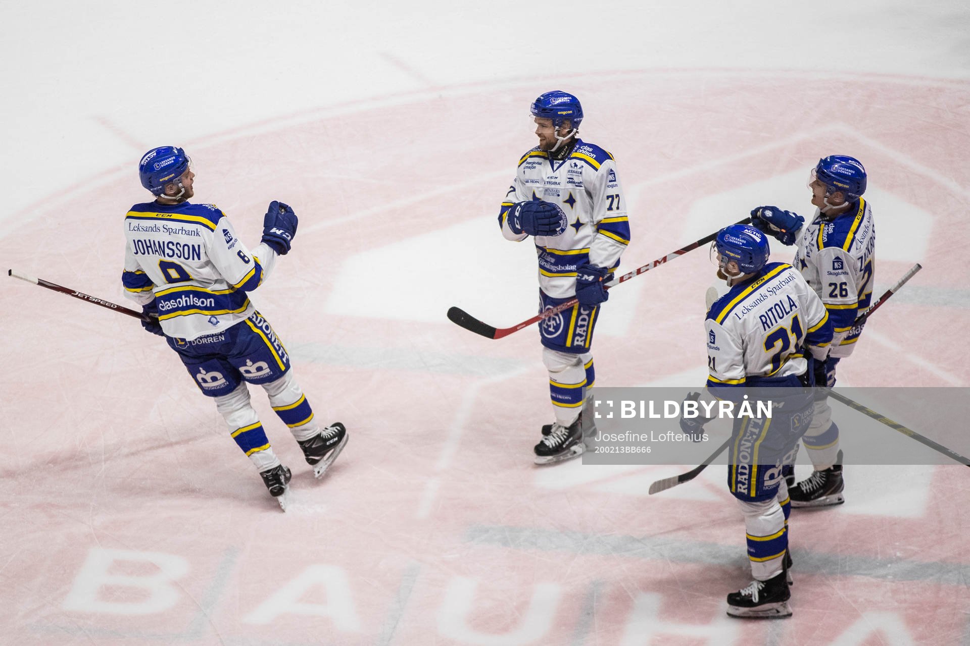 Leksands Spencer Abbott (m) jublar med lagkamrater