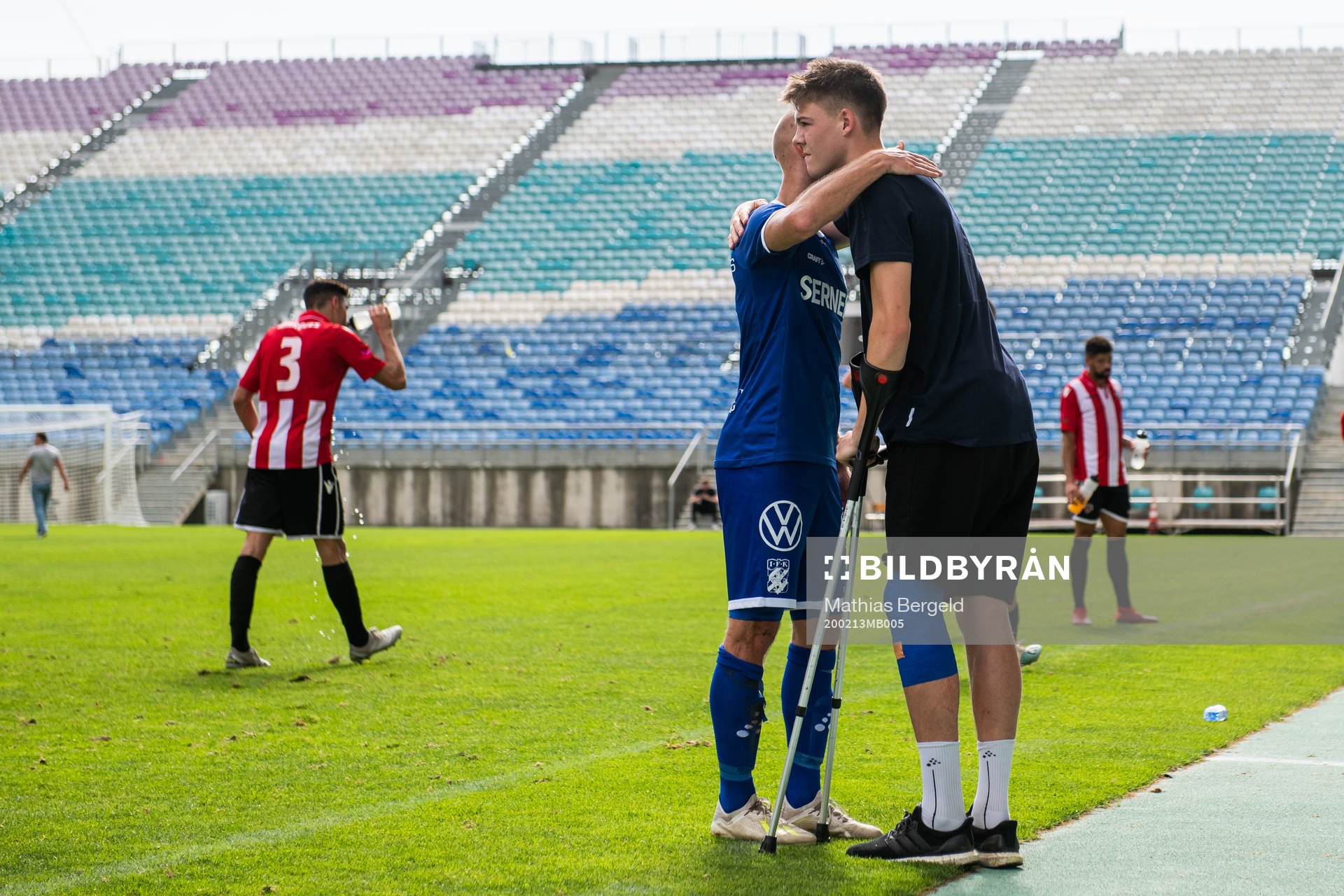 Robin Söder embraces Emil Holm of IFK Göteborg, who is
