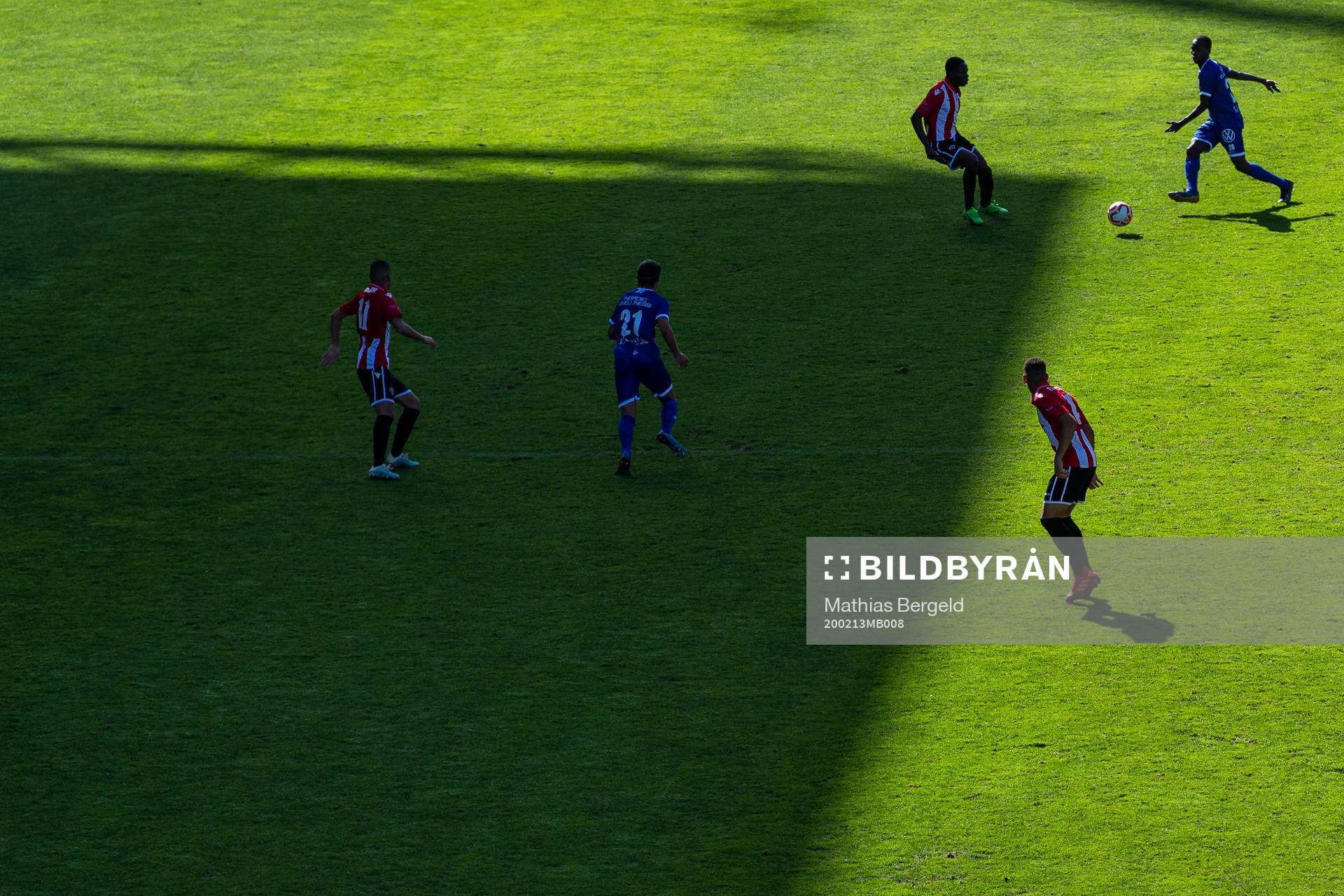 Noah Alexandersson and Alhassan Yusuf Abdullahi of IFK