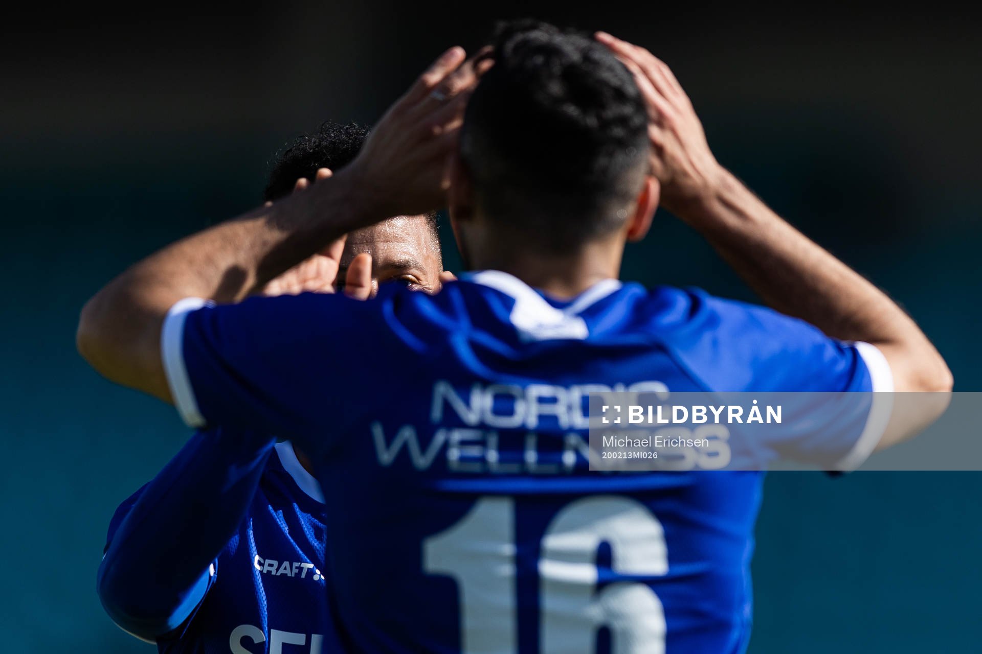Tobias Sana celebrate with Sargon Abraham of IFK Göteborg