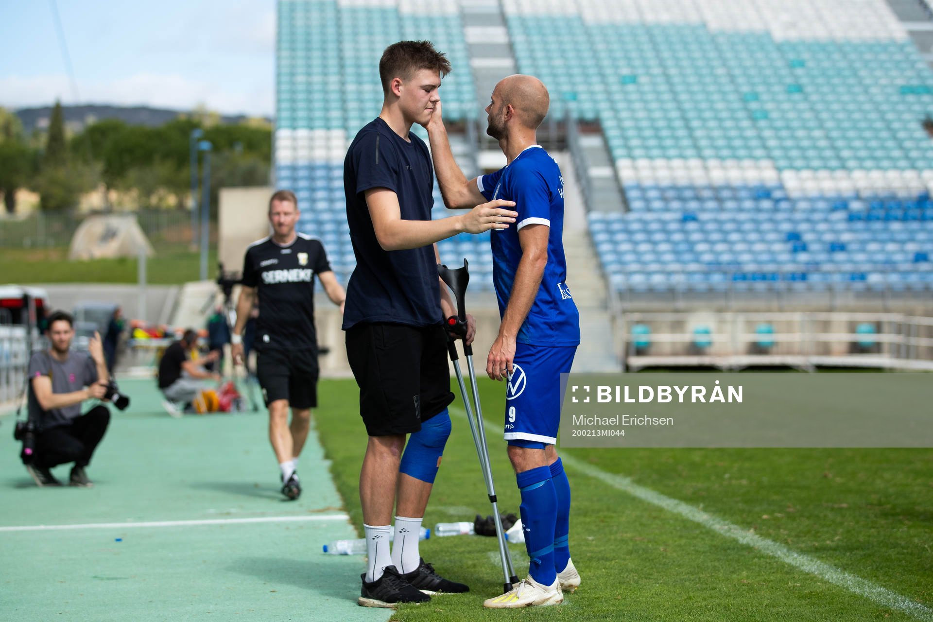Emil Holm of IFK Göteborg with crutches gets a hug from