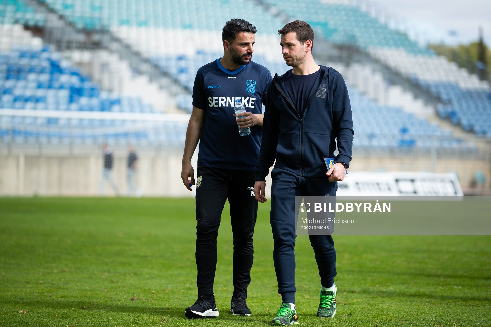 Head coach Poya Asbaghi and assistant coach Ferran Sibila