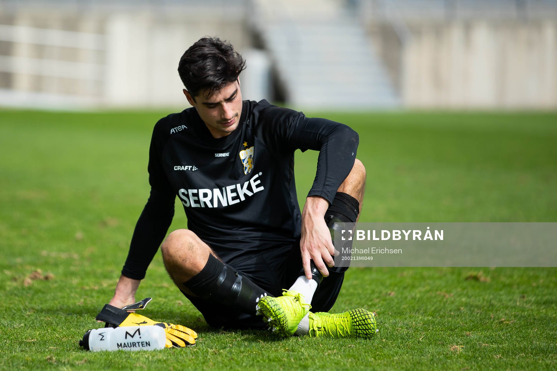 Tom Amos goalkeeper of IFK Göteborg look dejected the