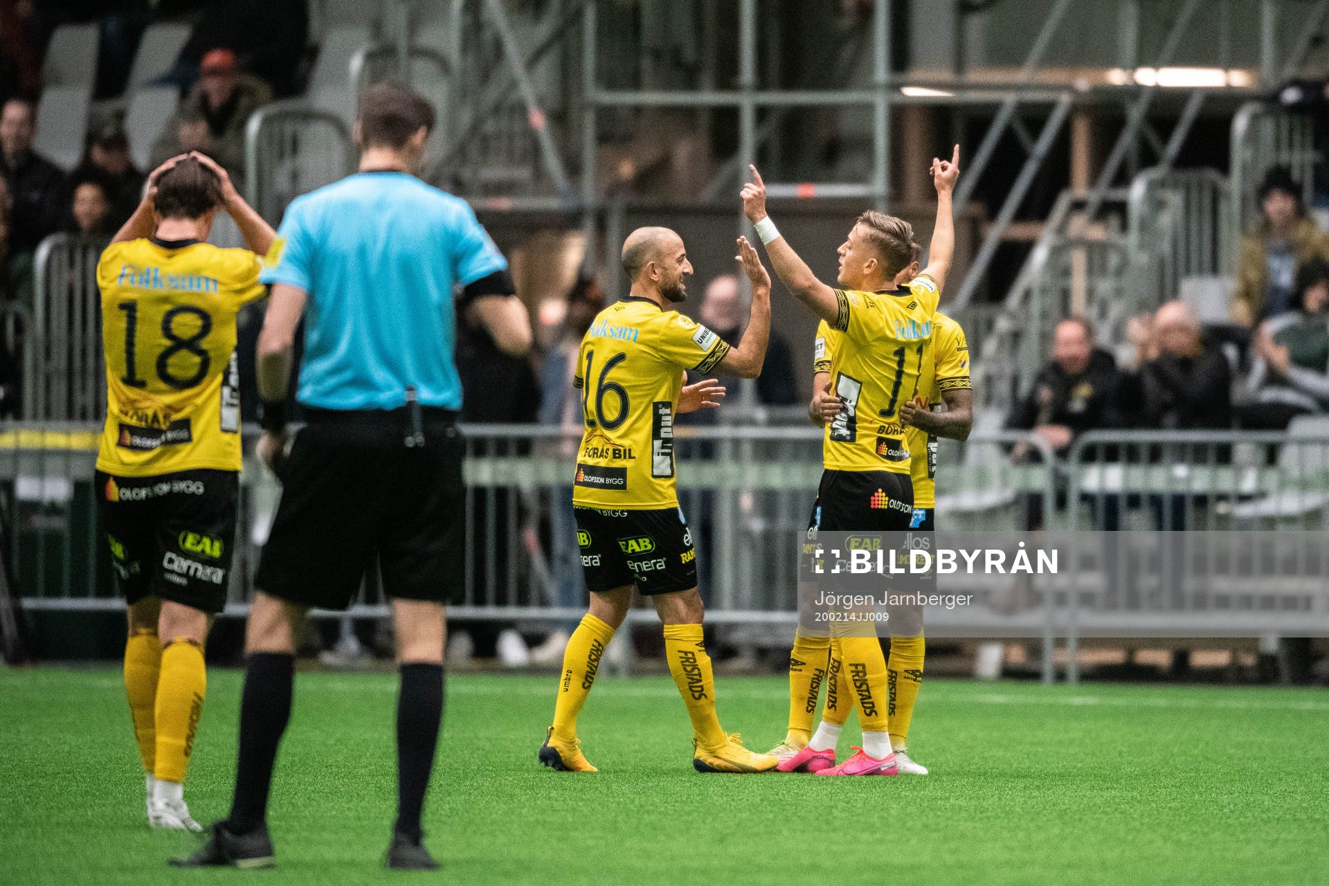 Elfsborgs Jesper Karlsson jublar med lagkamrater