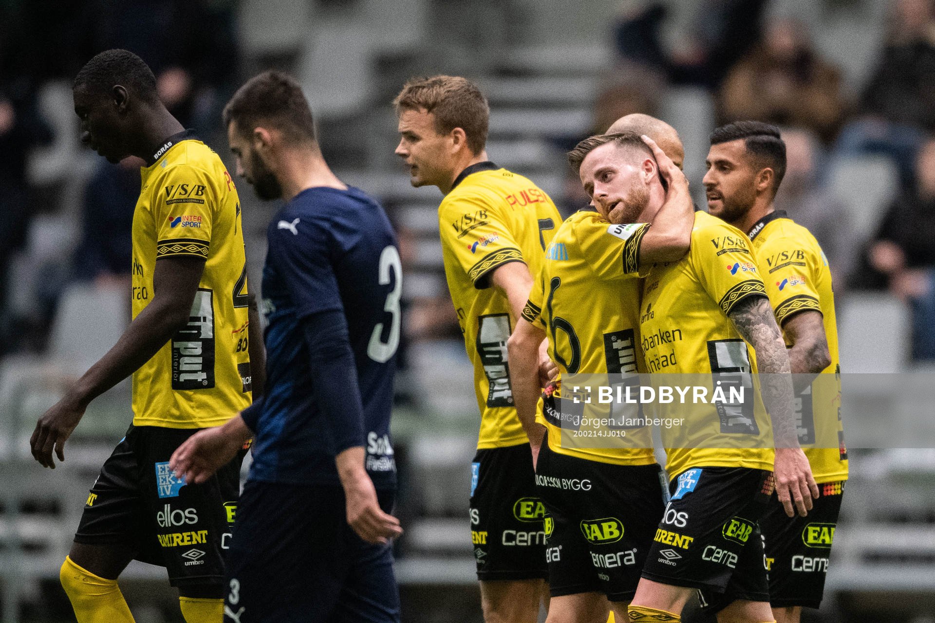 Elfsborgs Robert Gojani jublar med lagkamrater
