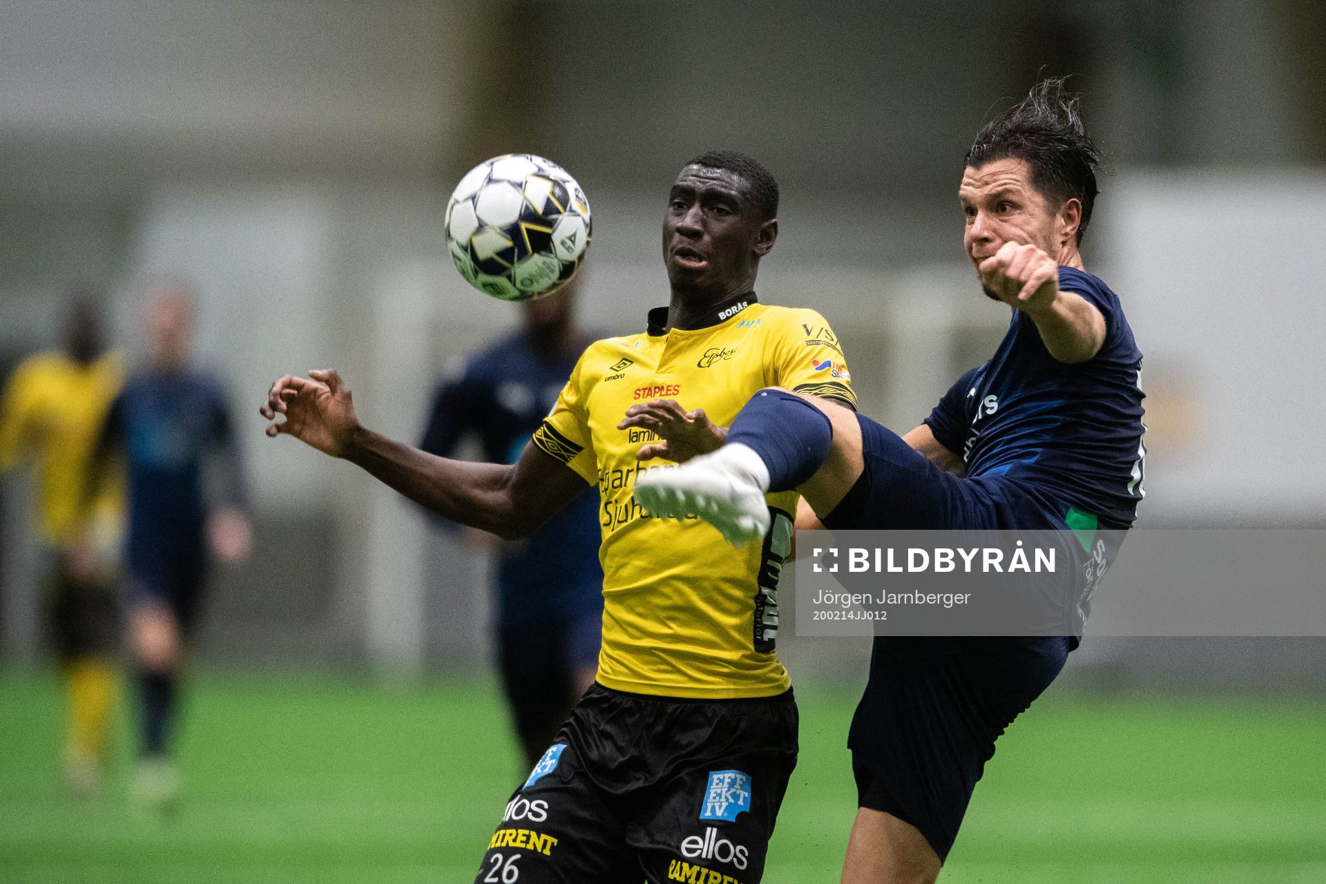 Elfsborgs Marokhy Ndione och Helsingborgs Erik Figueroa