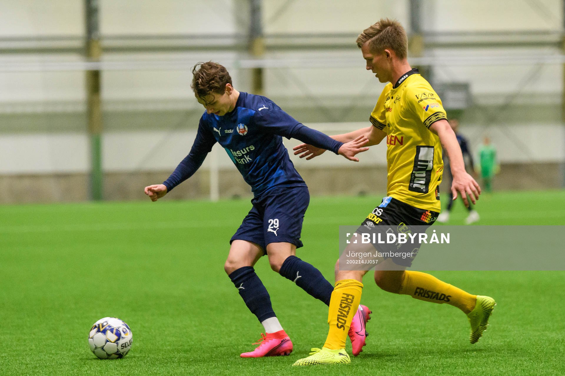 Helsingborgs Alex Timossi och Elfsborgs Tim Stålheden under träningsmatchen i fotboll mellan Elfsborg och Helsingborg den 14 februari 2020 i Borås.