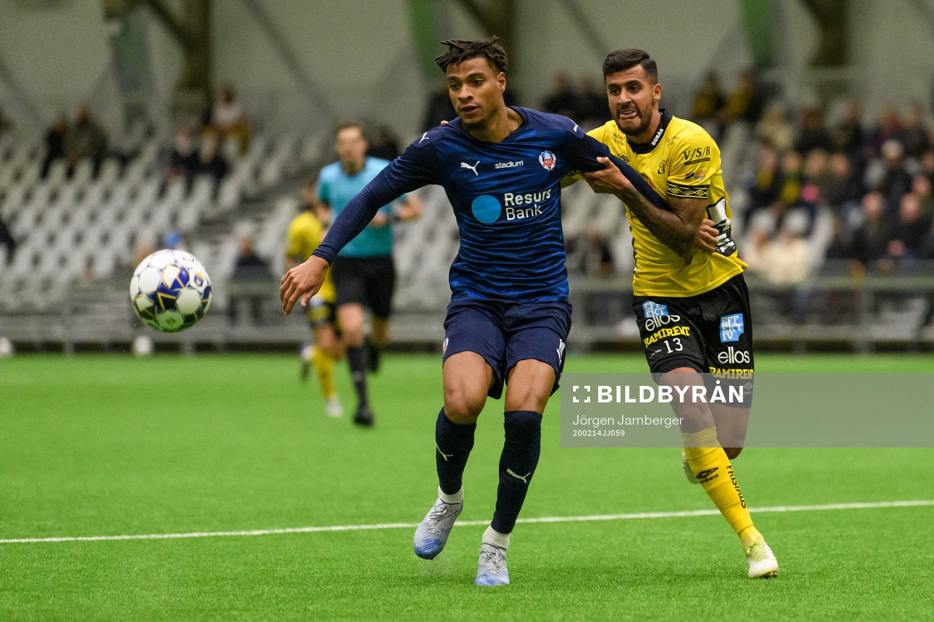 Helsingborgs Joseph Ceesay och Elfsborgs Rami Kaib under träningsmatchen i fotboll mellan Elfsborg och Helsingborg den 14 februari 2020 i Borås.
