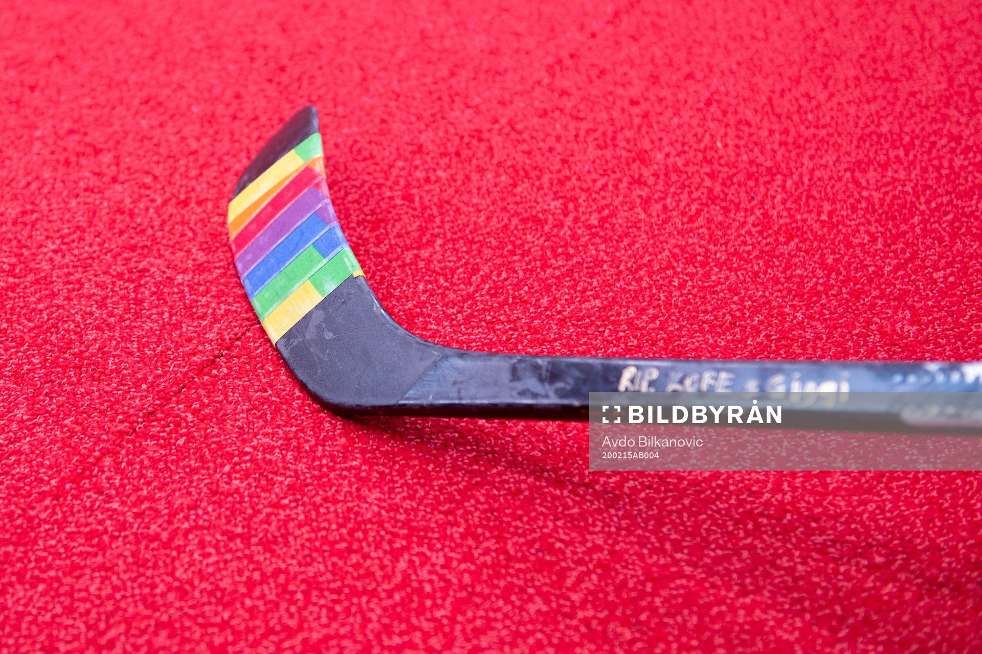 Malmö Redhawks klubba med pride-tejp