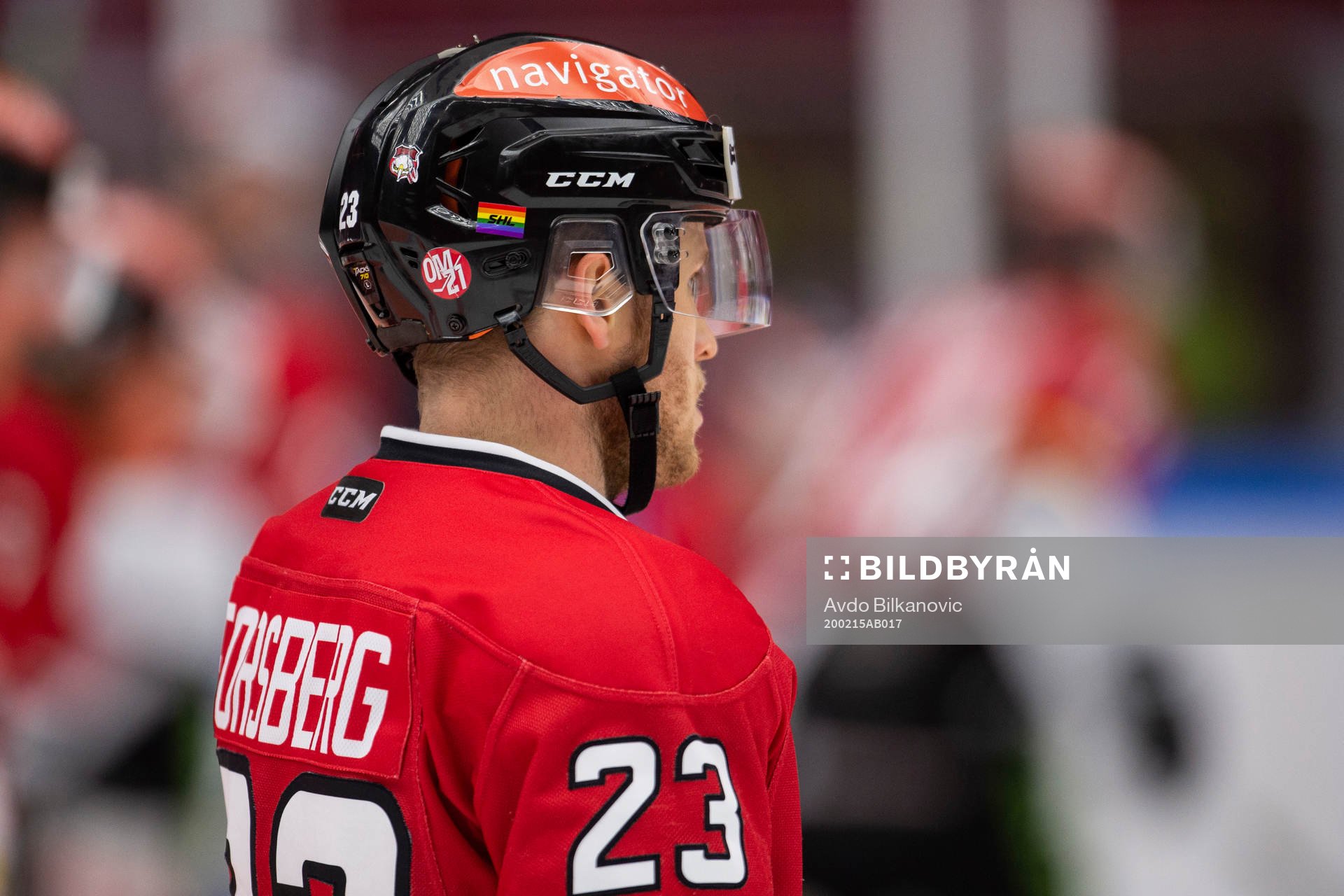 Malmö Redhawks Christoffer Forsberg med pride-flagga