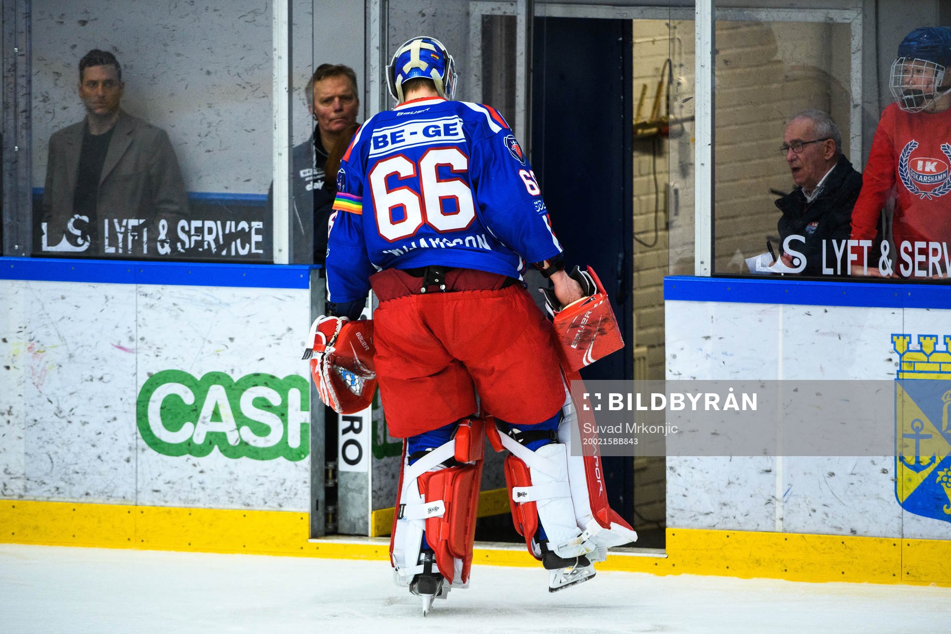Oskarshamns målvakt Tex Williamsson lämnar isen