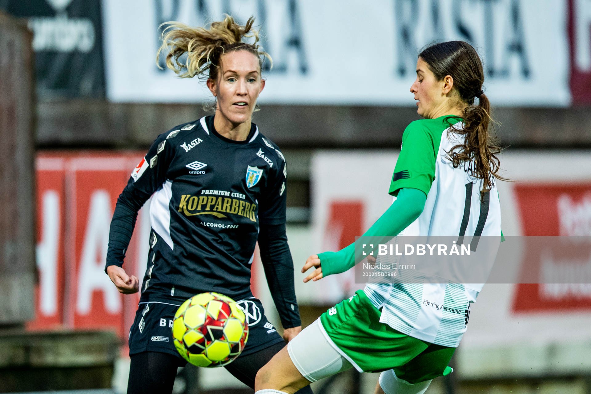 Göteborgs Julia Roddar mot Fortuna Hjørrings Signe