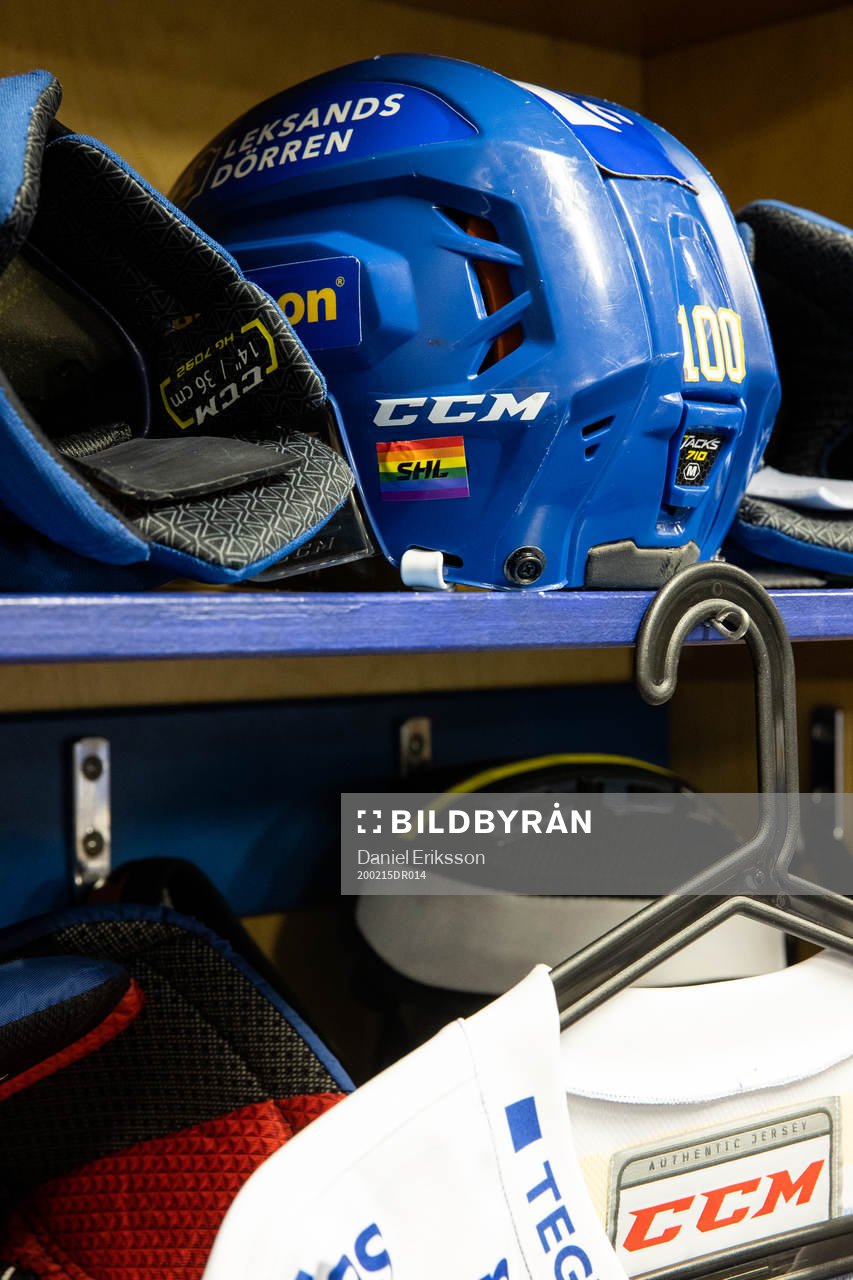 Leksands Martin Karlssons hjälm innan ishockeymatchen i