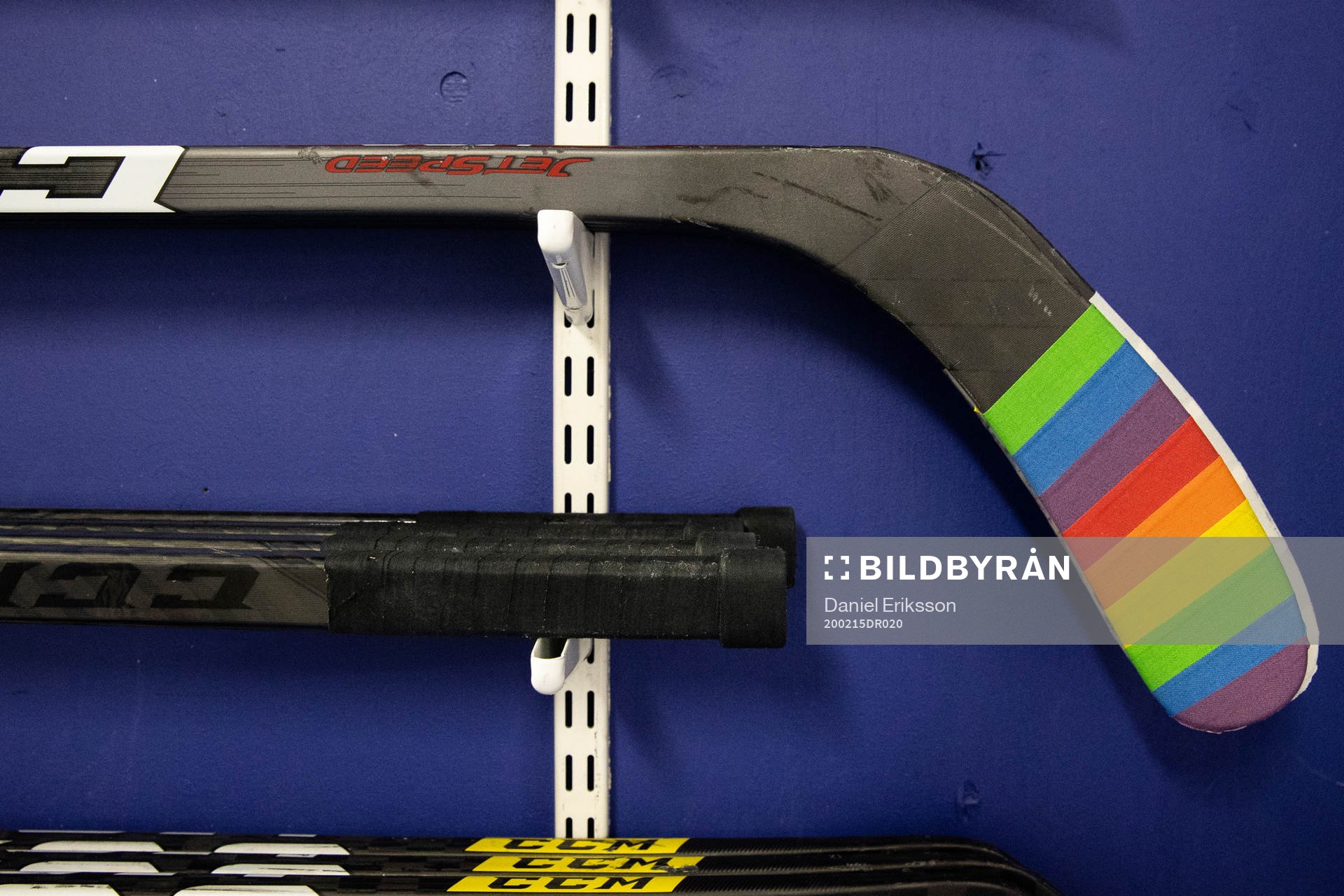 Pridetapade klubbor innan ishockeymatchen i SHL mellan