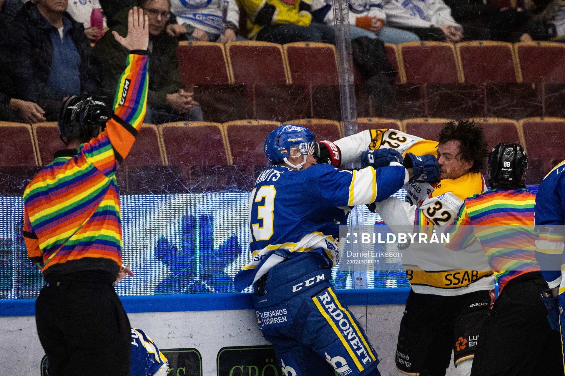Leksands Jon Knuts och Luleås Oscar Engsund i fight