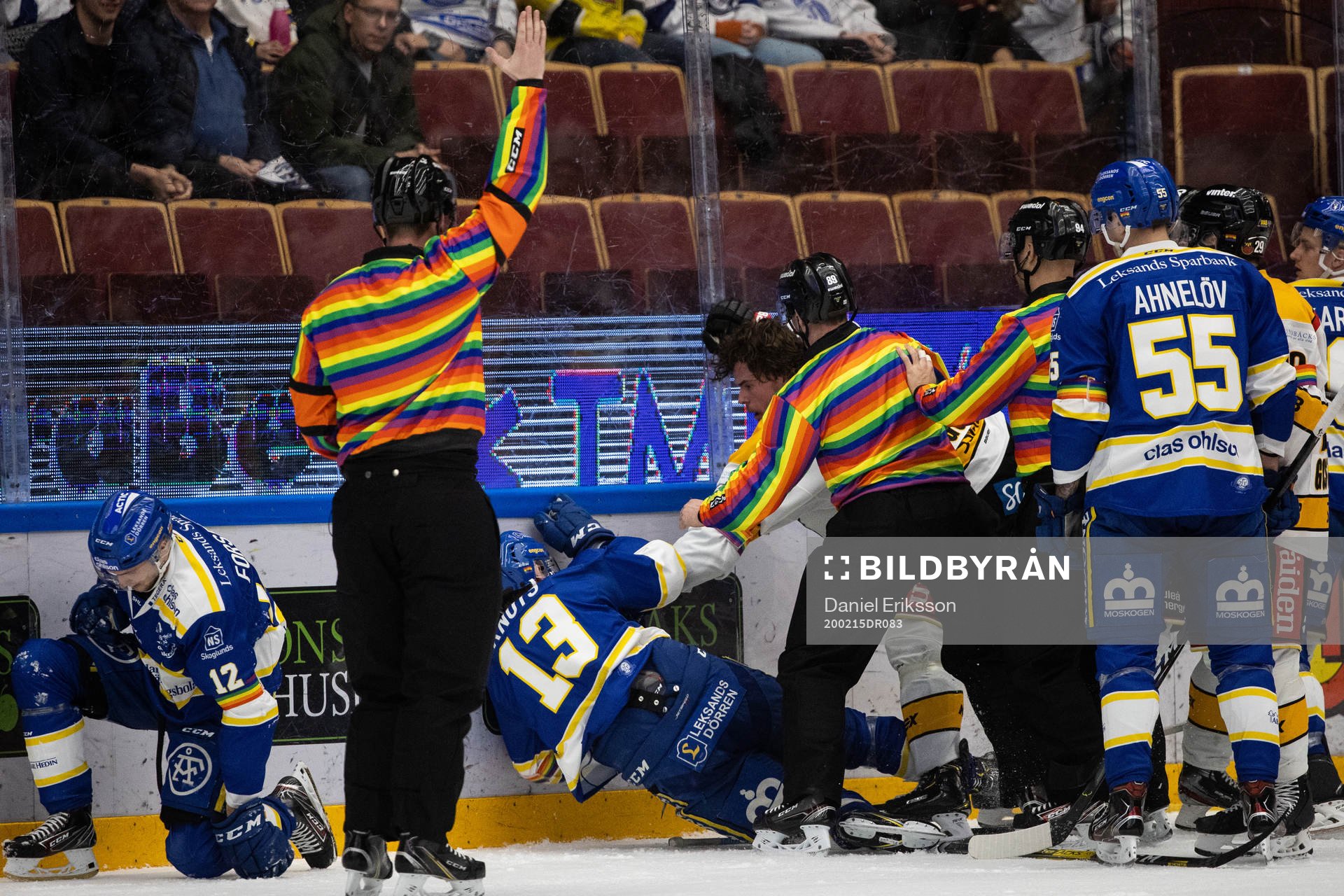 Leksands Jon Knuts och Luleås Oscar Engsund i fight