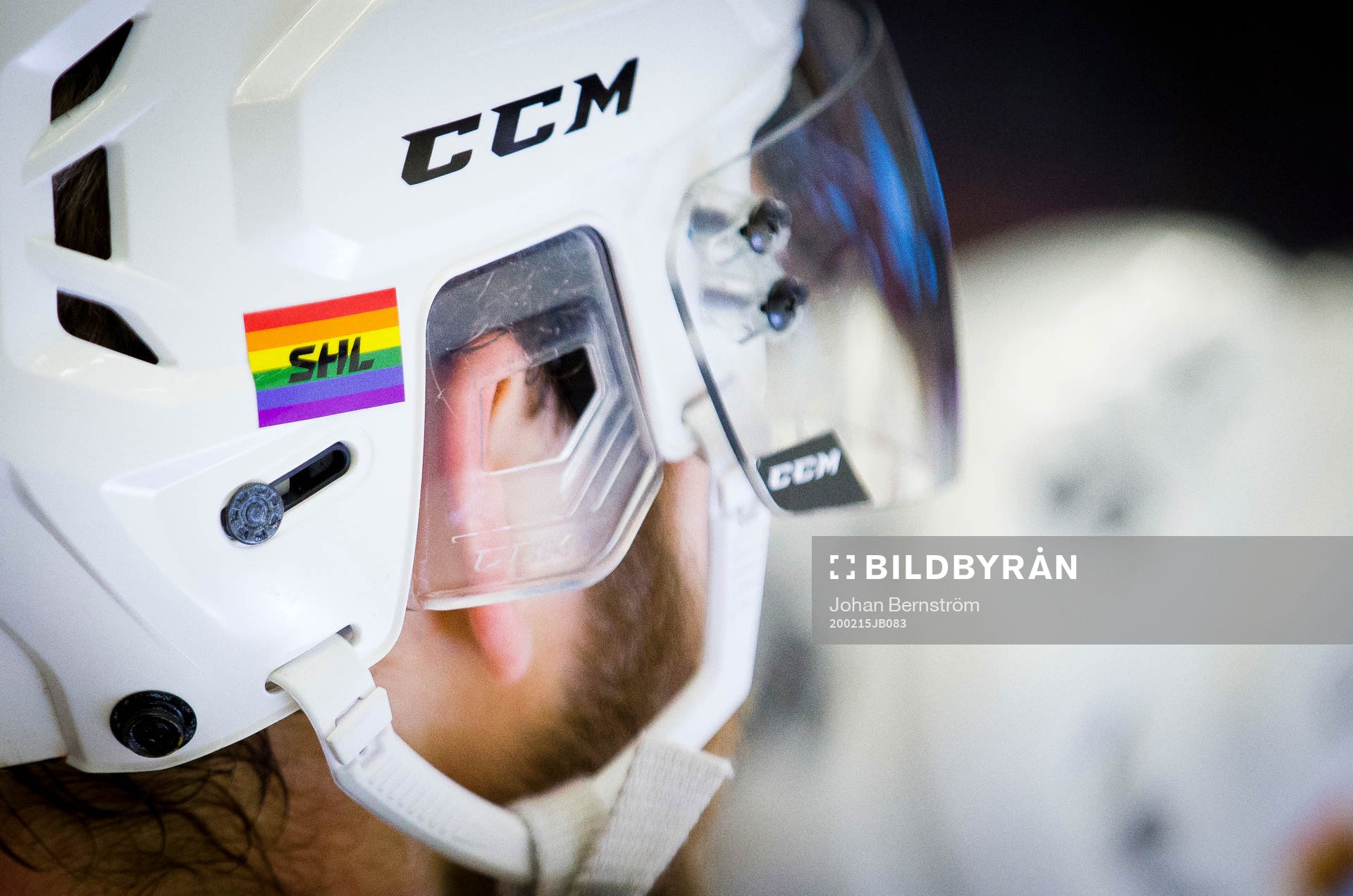 Pride märke på en Skellefteå hjälm