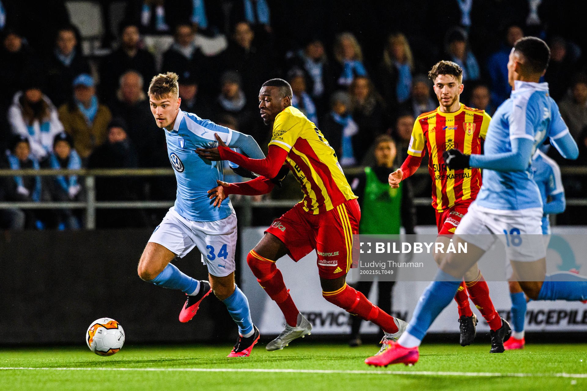 Malmö FFs Pavel Vagic och Syrianskas Godard Kabali Fataki