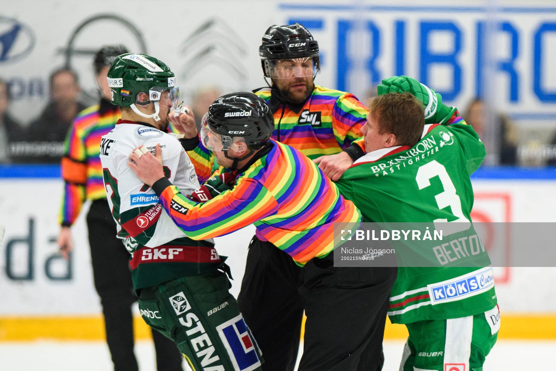 Frölundas Patrik Carlsson och Rögles Daniel Bertov