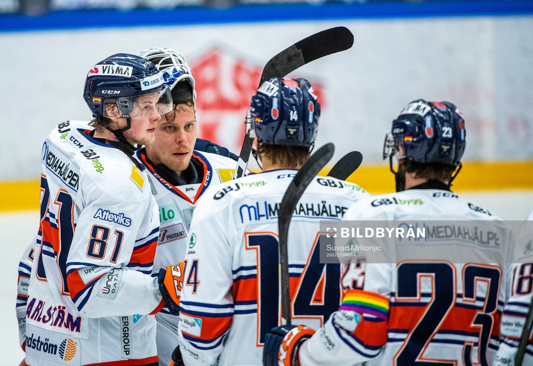 Växjös målvakt Viktor Fasth jublar med lagkamrater