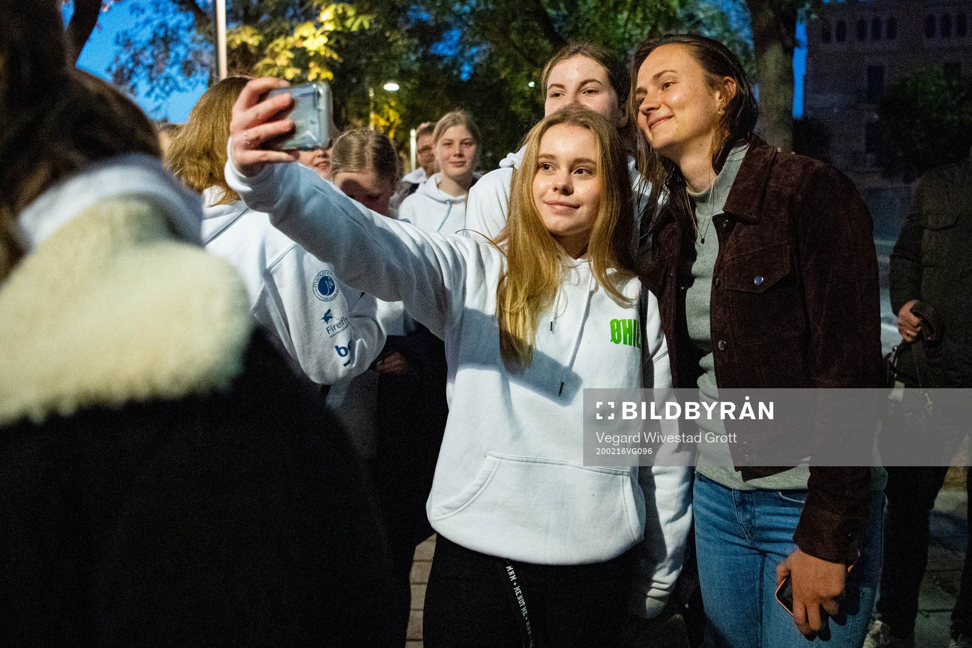 Caroline Graham Hansen of Barcelona meets girls from Øvrevoll Hosle Idrettslag after the Primera Division Femenina football match between Barcelona and Sporting Huelva on February 16, 2020 in Barcelona.