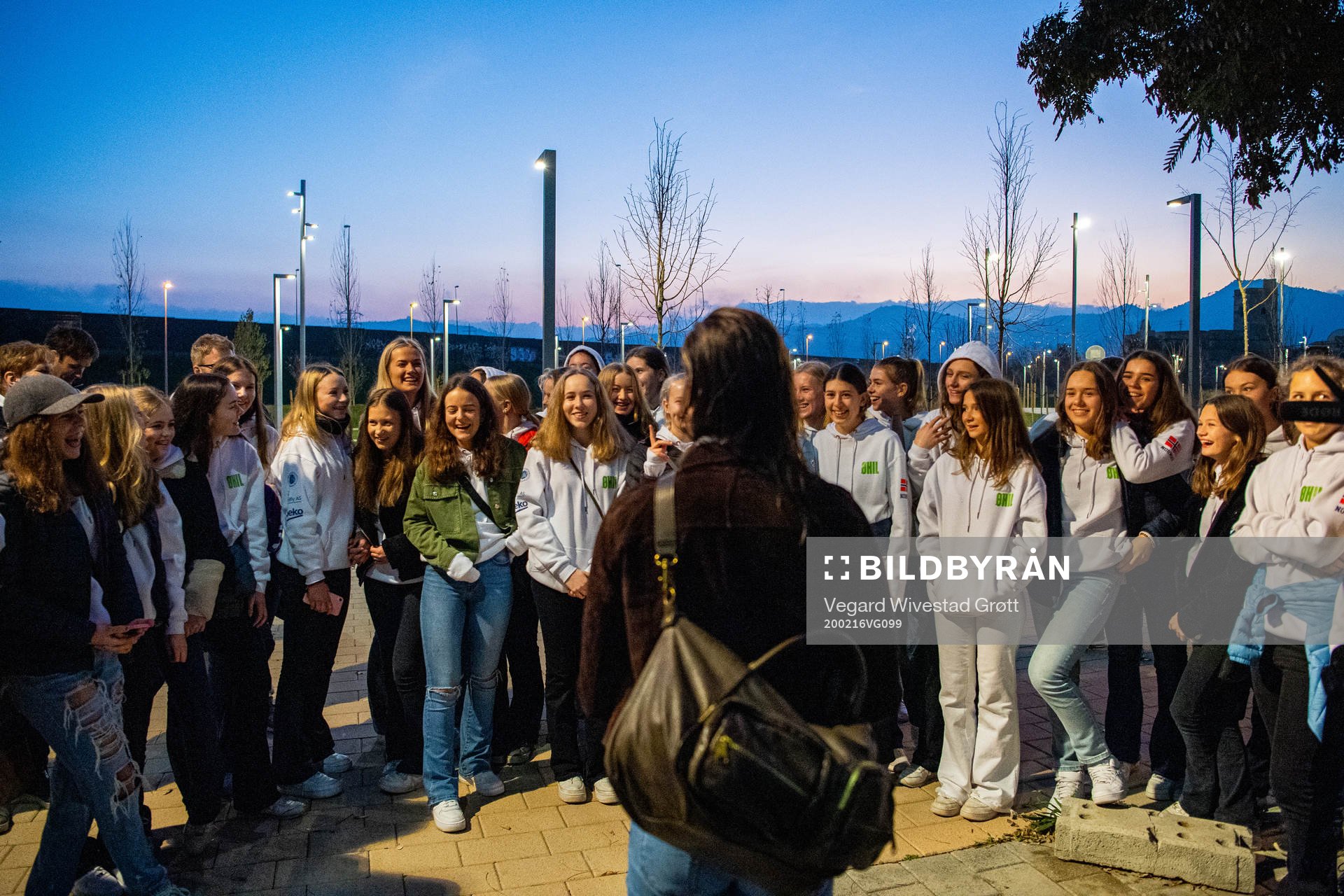 Caroline Graham Hansen of Barcelona meets girls from