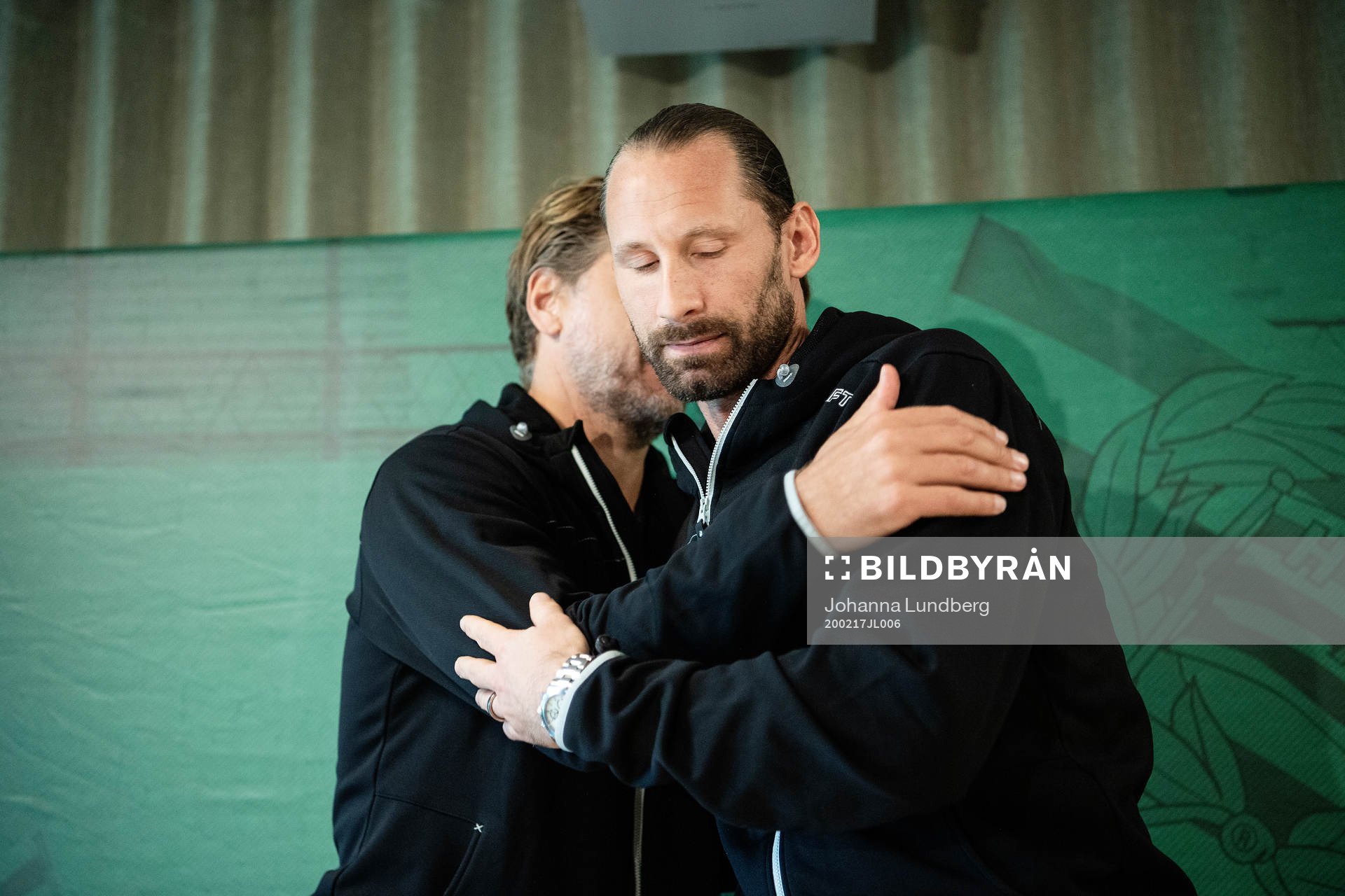 Johan Wiland kramar om sportchef Jesper Jansson