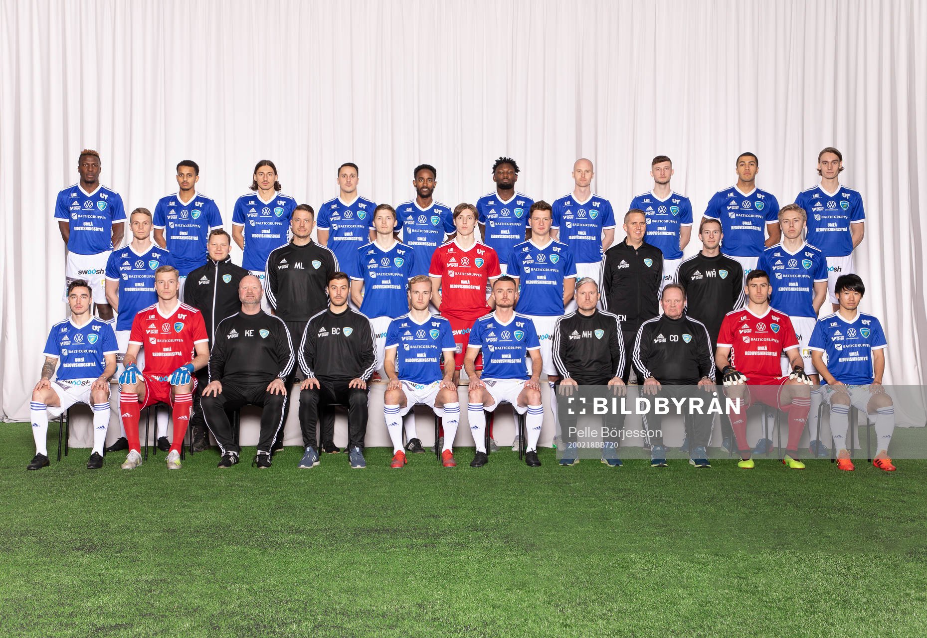 Umeå poserar för en lagbild den 18 februari 2020 i Umeå. Bakre ledet från vänster: Alexis Bbakka, Yoel Embaye, Enis Ahmetovic, Adam Chennoufi, Beneyam Demte, Emmanuel Yeboah, Stefan Lindmark, Jakob Bergman, Timothy McNeil, Linus Sahlin. Mittenledet från vänster: Nicklas Raaholt, material André Öhman, fysioterapeut Markus Lönninge, Mikael Wikström, Måns Nygren, Myroslav Mazur, lagledare Erik Nordvall, fysioterapeut, Victor Kamf. Sittande från vänster: Deniz Yaldir, Viktor Frodig, målvaktstränare Kim Eriksson, tränare Brian Clarhaut, Jens Stigedahl, Aurelien Norest, assisterande tränare Magnus Henrysson, material Curt Dahlgren, Cameron Hogg, Soya Takahashi.