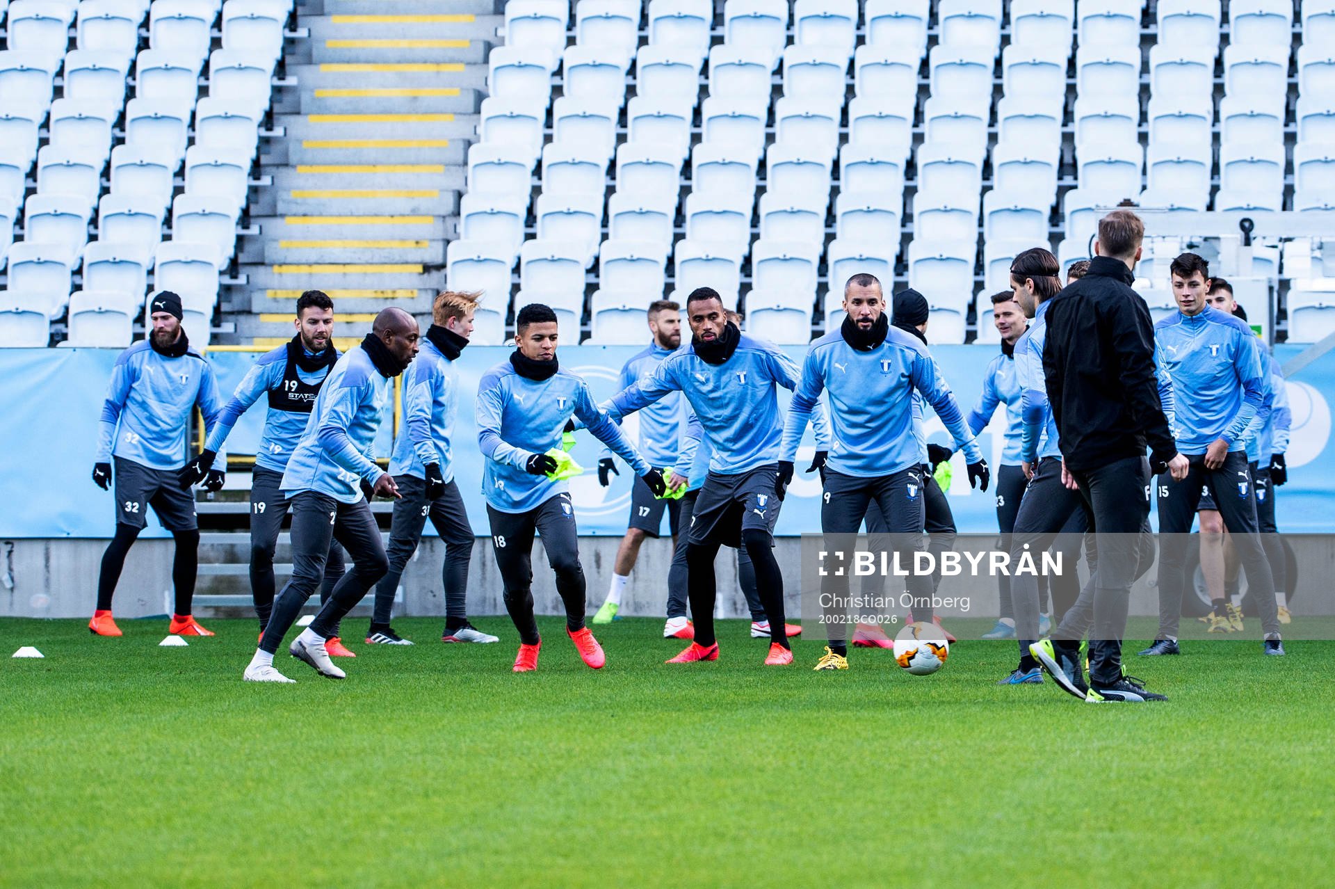 Fouad Bachirou, Romain Gall, Isaac Kiese Thelin och Guillermo Molins i mitten under Malmö FFs träning den 18 februari 2020 i Malmö.