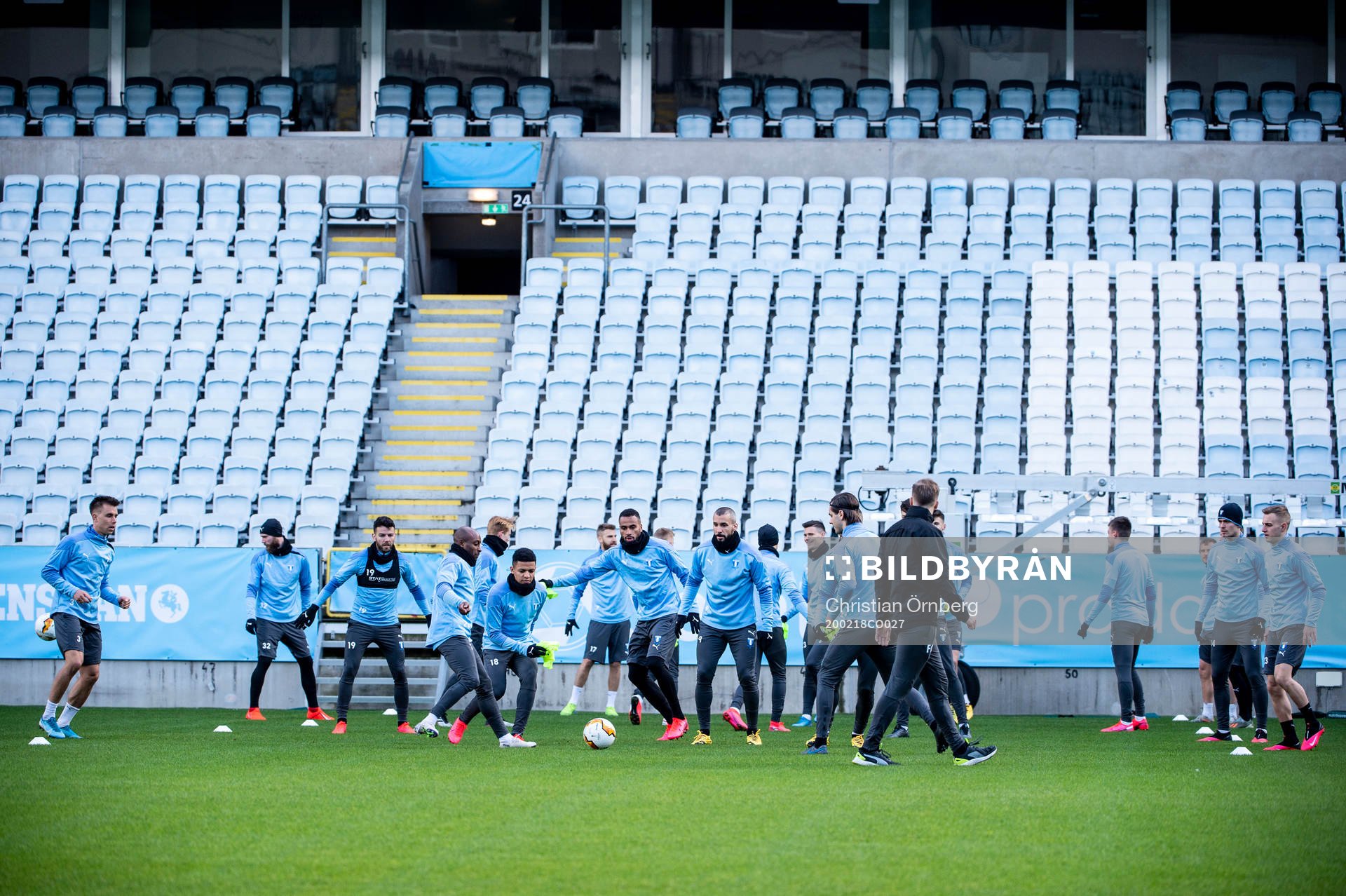 Fouad Bachirou, Romain Gall, Isaac Kiese Thelin och Guillermo Molins i mitten under Malmö FFs träning den 18 februari 2020 i Malmö.
