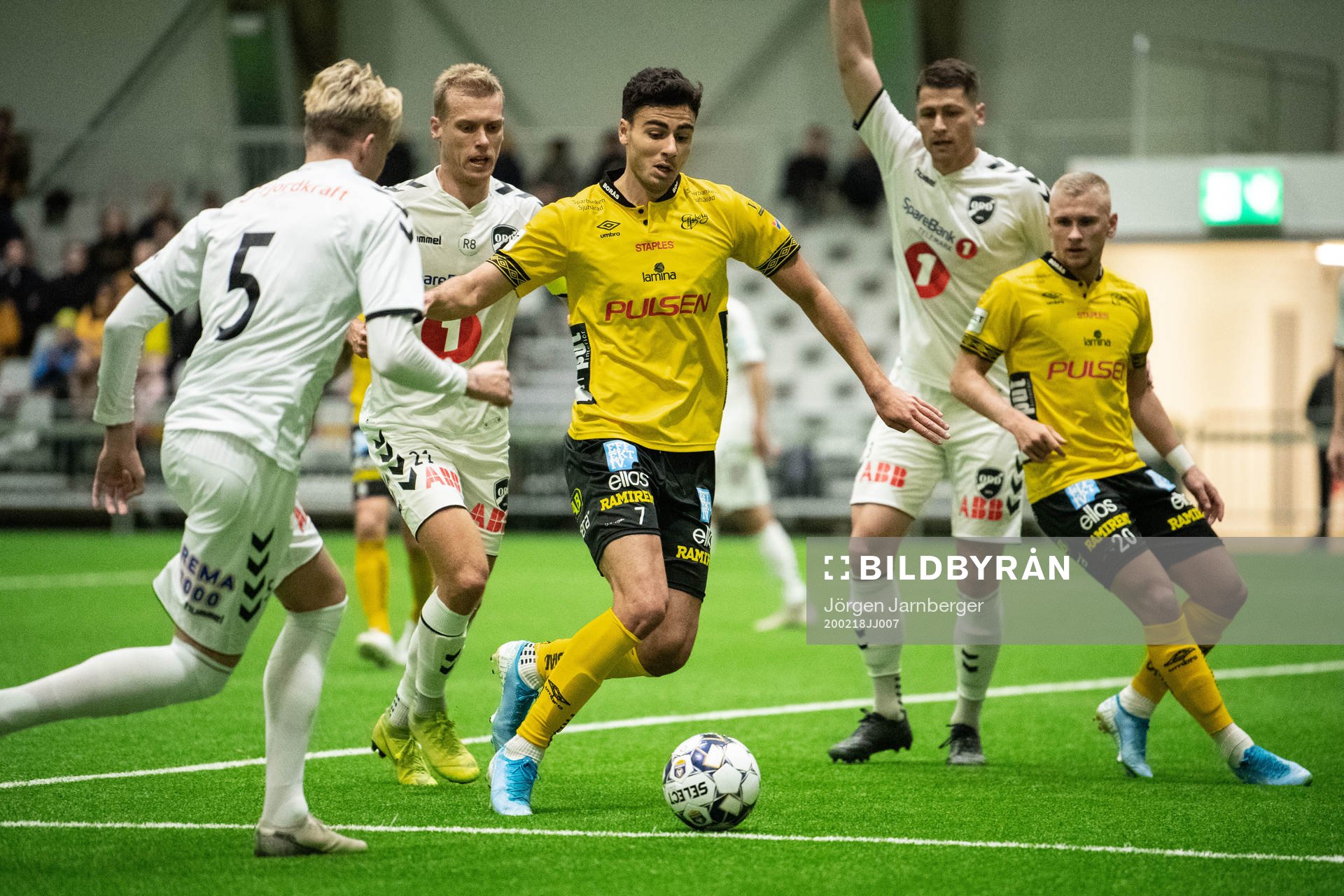 Elfsborgs Deniz Hümmet mot Odds Birk Risa och Steffen Hagen