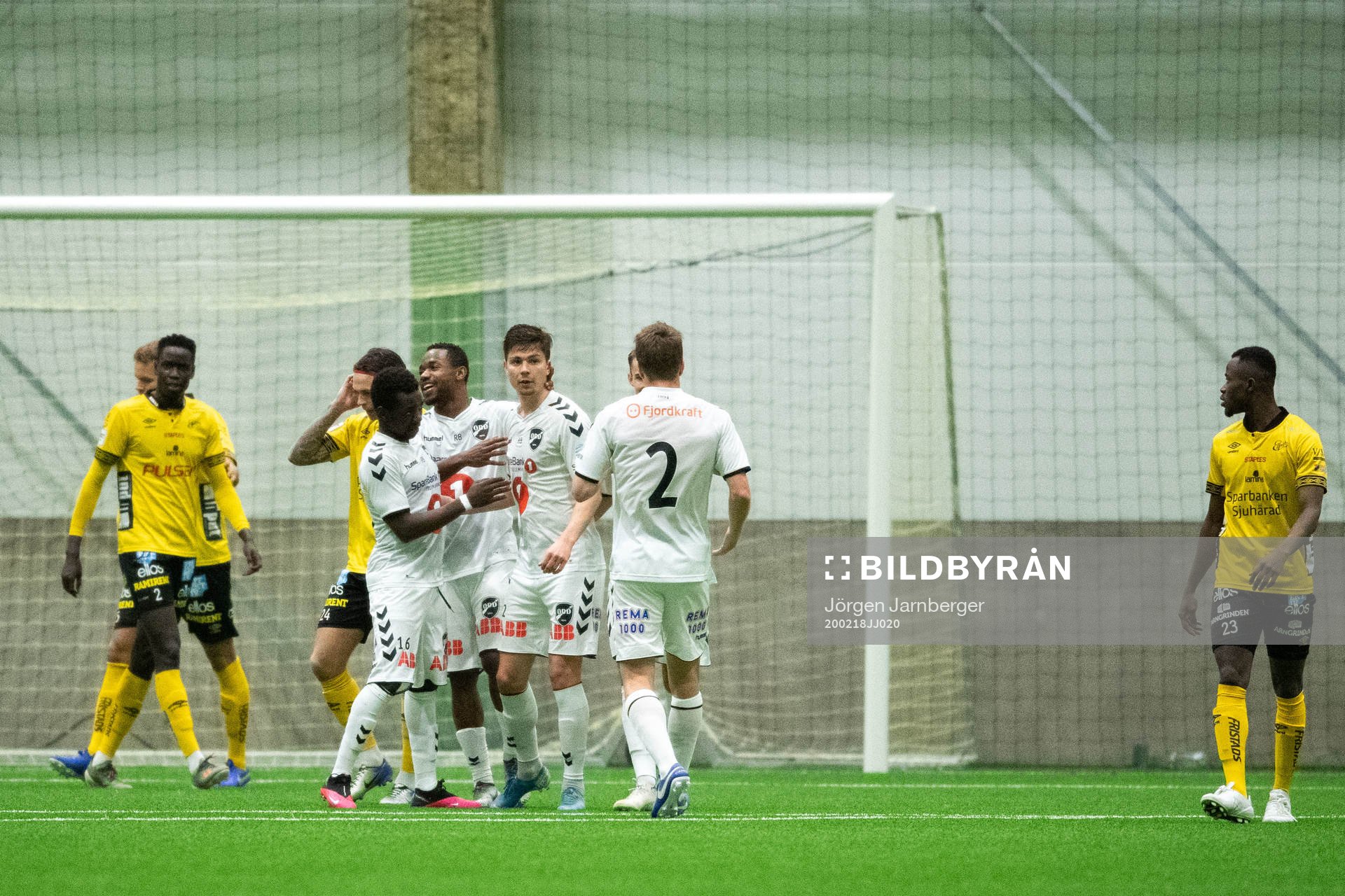 Odds Torgeir Børven jublar med lagkamrater efter 2-2 under träningsmatchen i fotboll mellan Elfsborg och Odd den 18 februari 2020 i Borås.