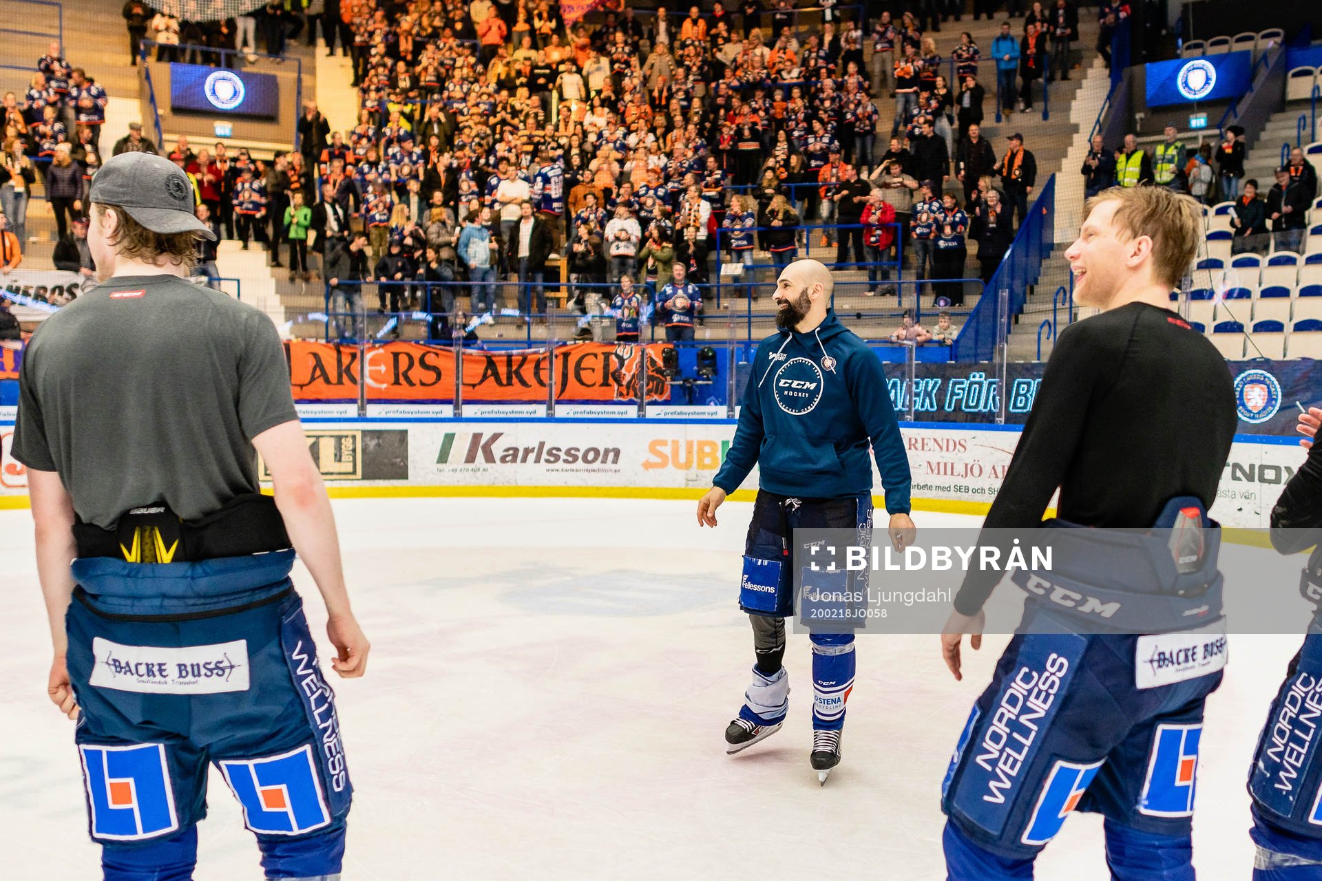 Växjös Daniel Rahimi jublar framför fansen