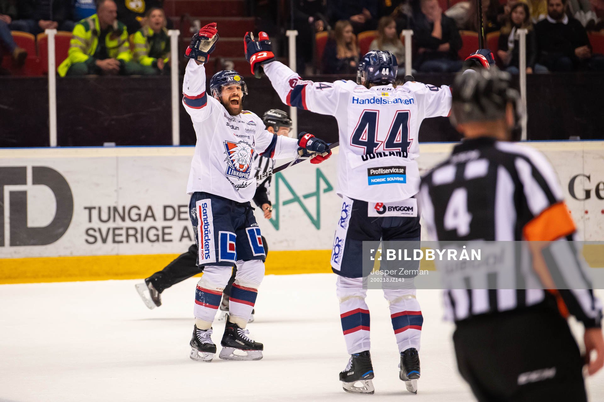Linköpings Jonas Holös jublar med Jonas Junland