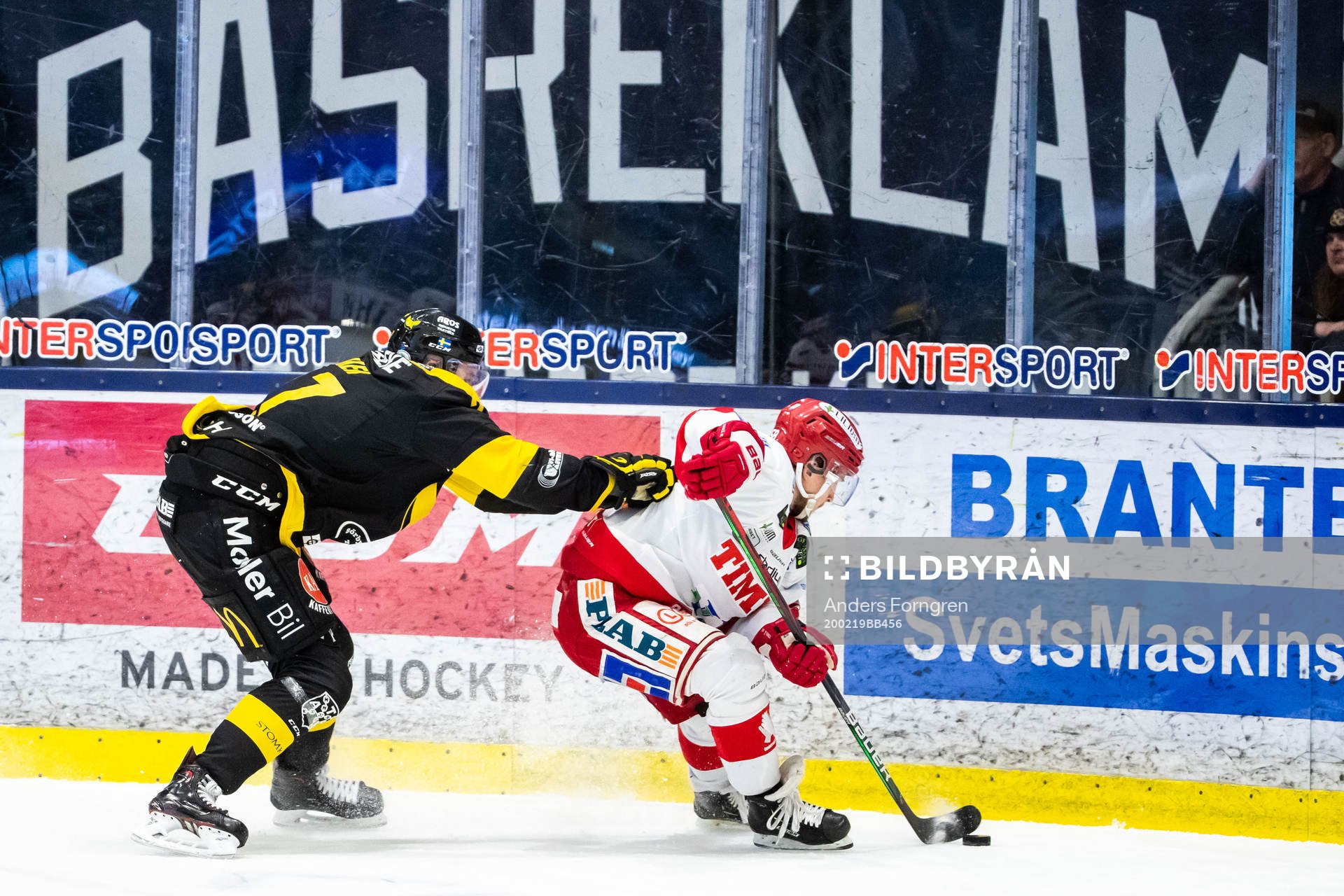 Västerås Sebastian Benker och Timrås Filip Lander