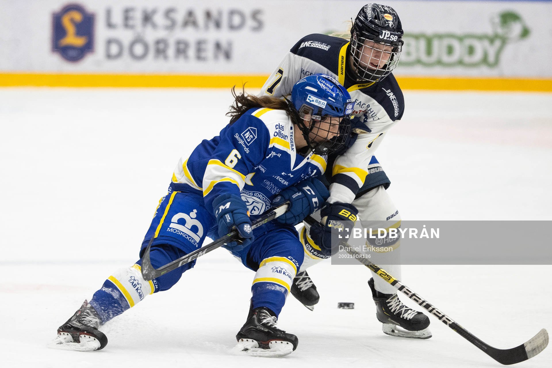 Leksands Maddie Rolfes  och HV71s Thea Johansson
